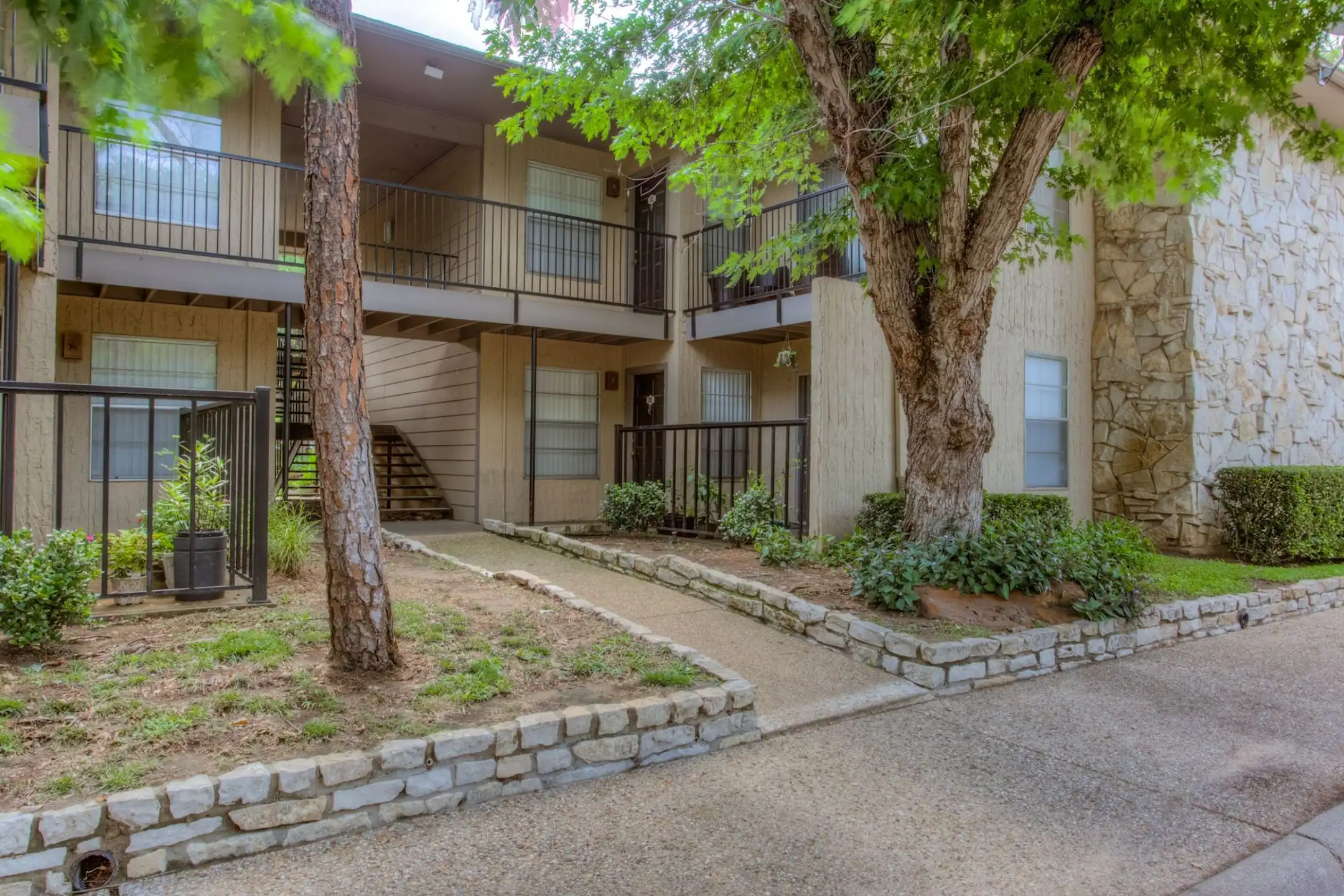 Del Prado Apartment Homes at Texas Star Apartments Euless, TX 76040