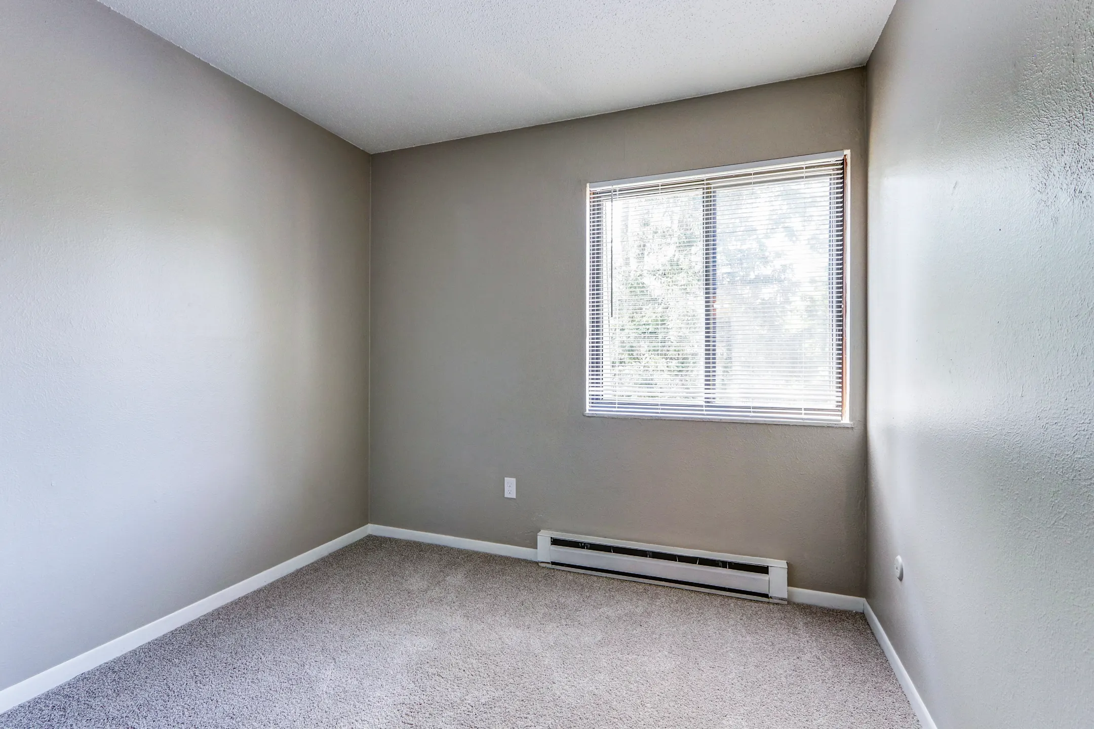 Westridge Apartments And Townhomes 2704 Westmar Court Apt. 209