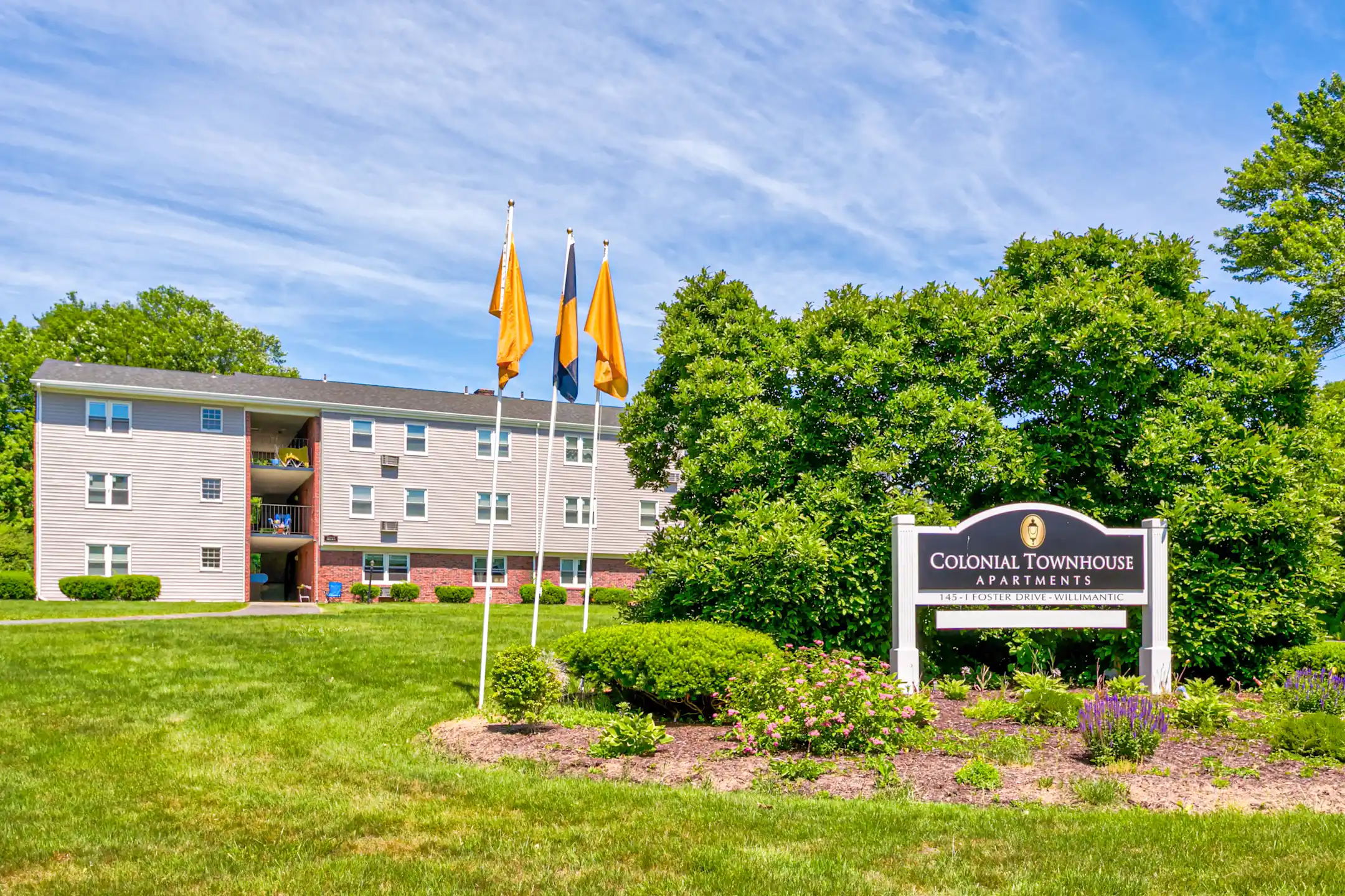 Colonial Townhouse Apartments Apartments Willimantic, CT 06226