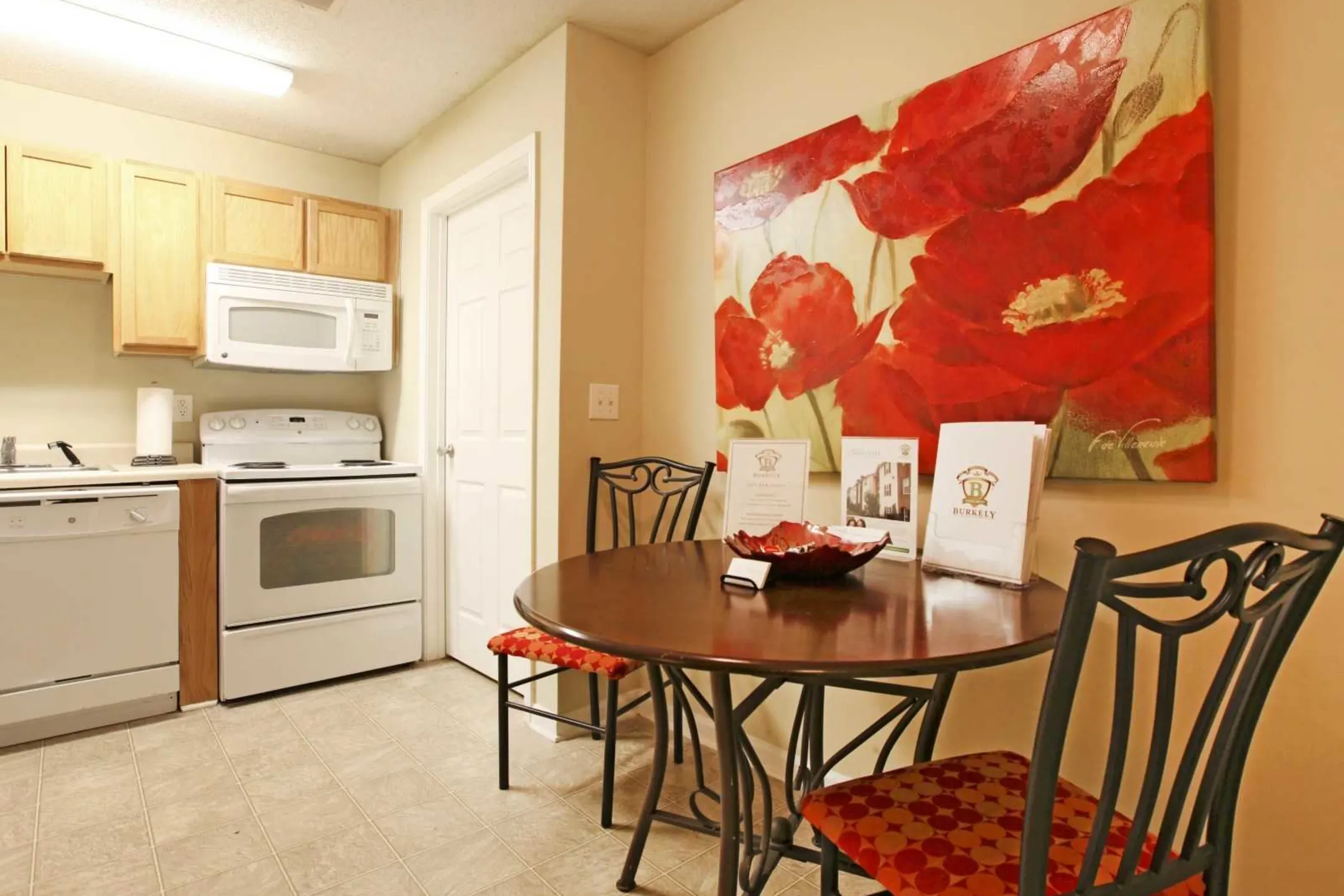 Dining Room - Campus East - Lease By The Bed - Greensboro, NC