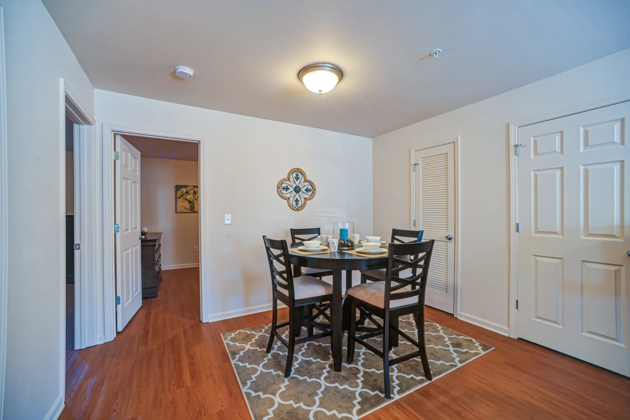 Dining Room - Kinway Apartments - Evansville, IN