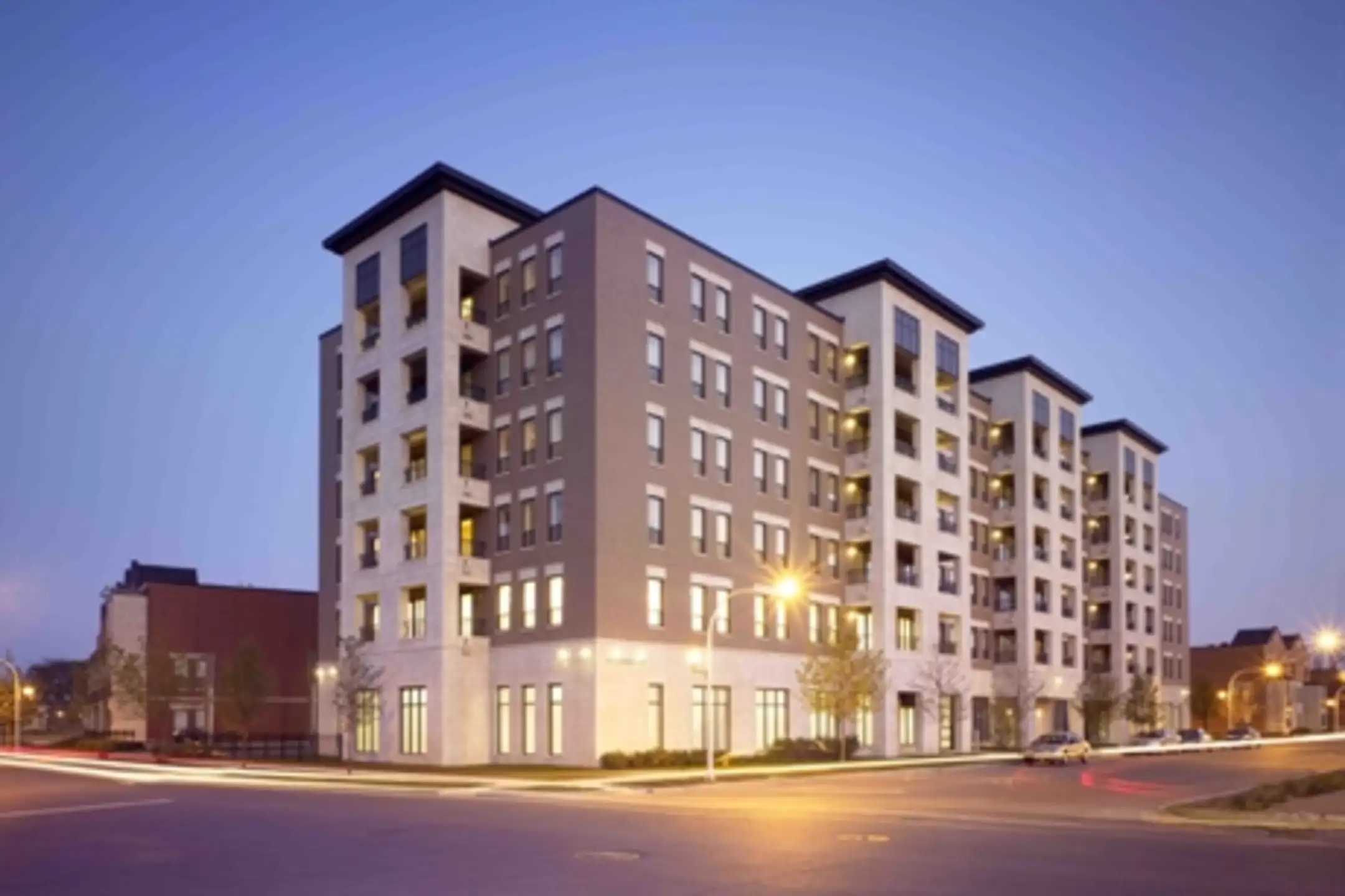 Building - Oakwood Shores Senior Apartments - Chicago, IL