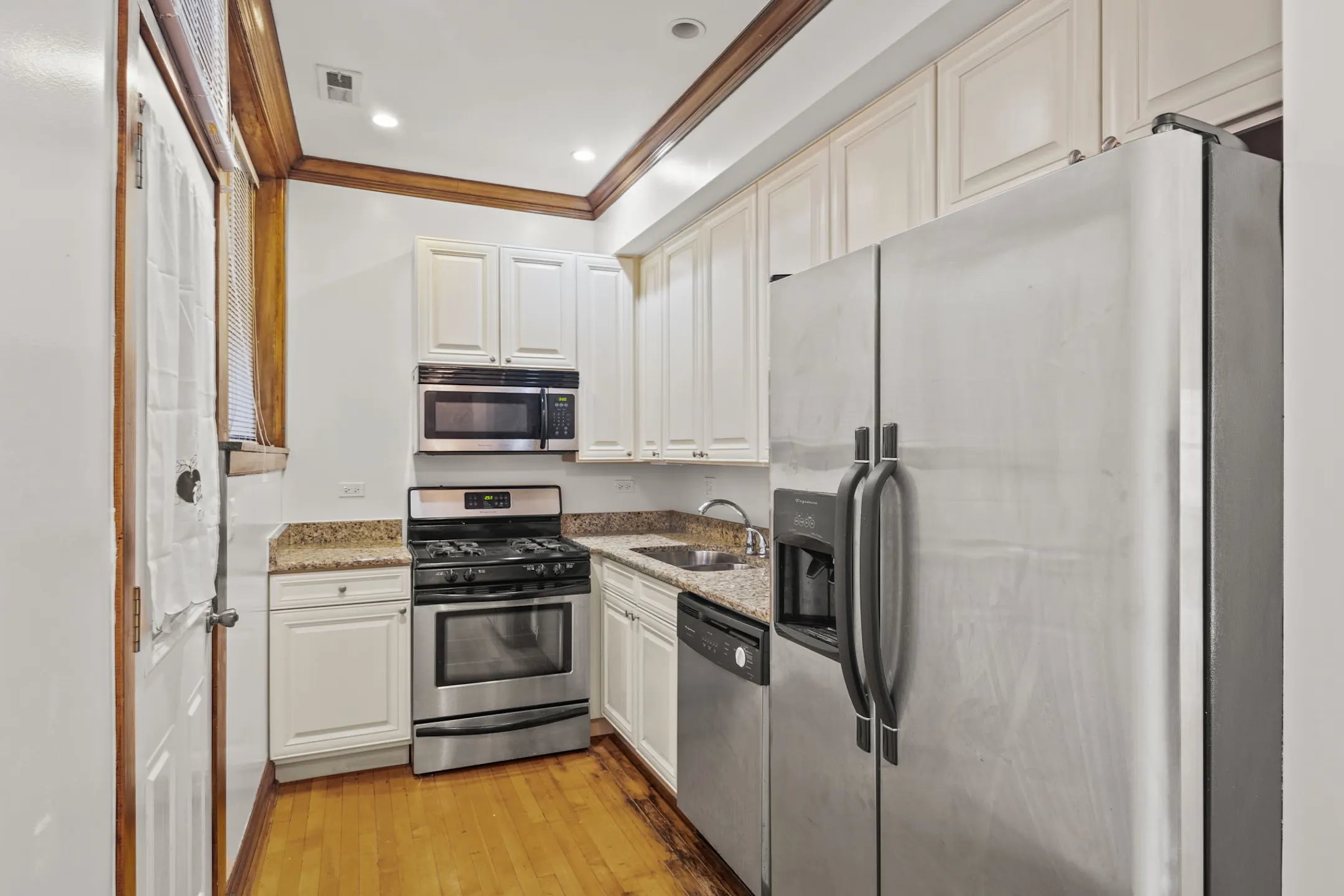 801 Dobson Street Apartments Evanston, IL 60202