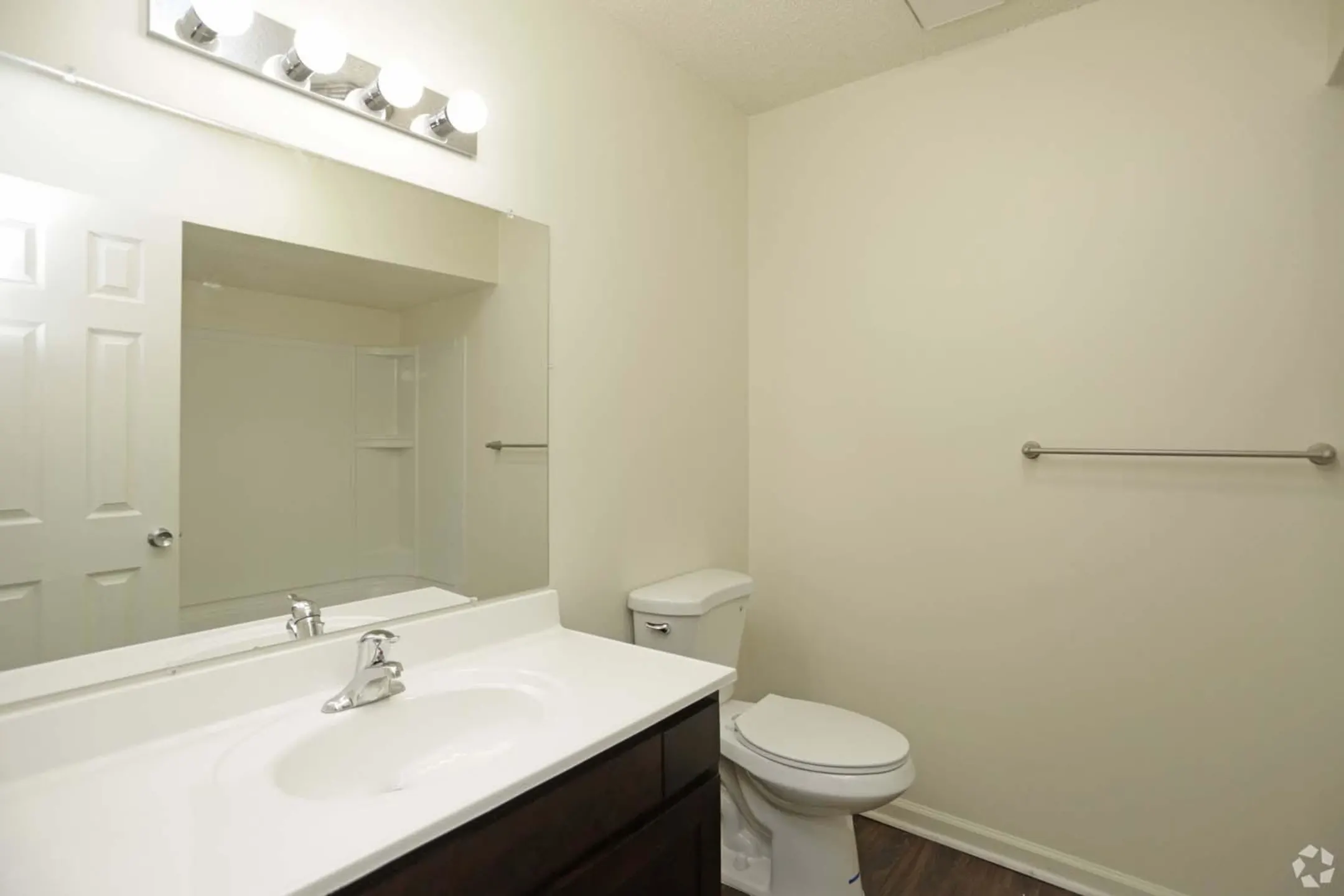 Hudson Pointe Apartments - Kansas City, MO 64138