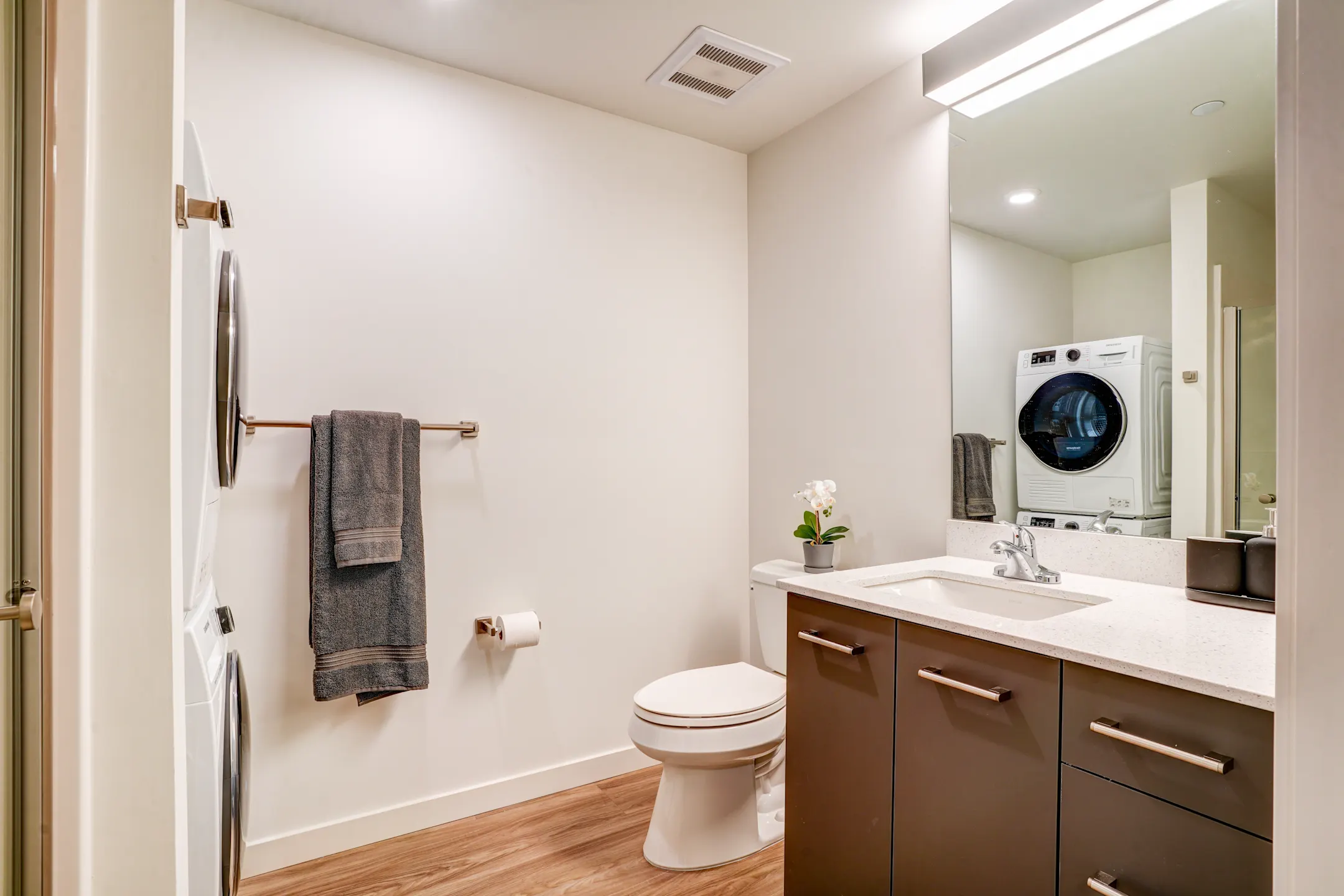 Bathroom - Dock 59 - Portland, OR