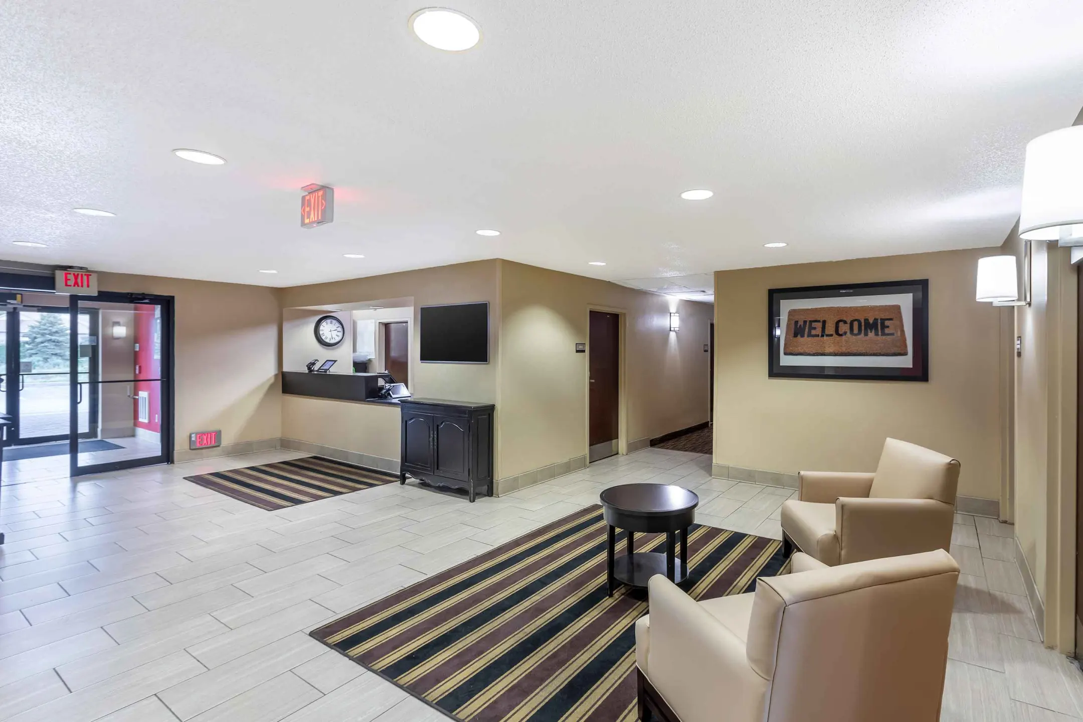 Furnished Studio Milwaukee Wauwatosa Apartments Wauwatosa, WI 53226