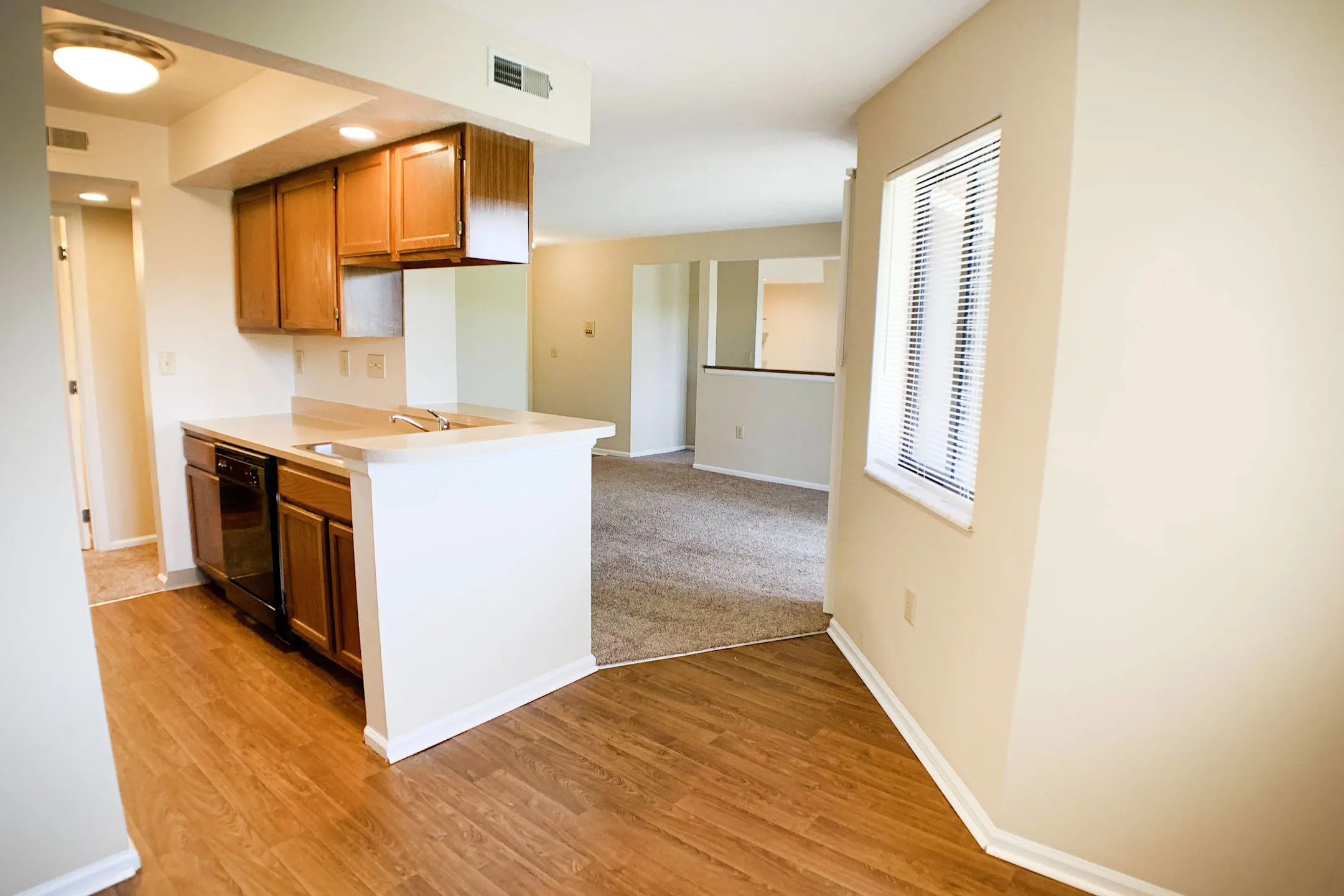 Kitchen - Deercross Apartments - Blue Ash, OH