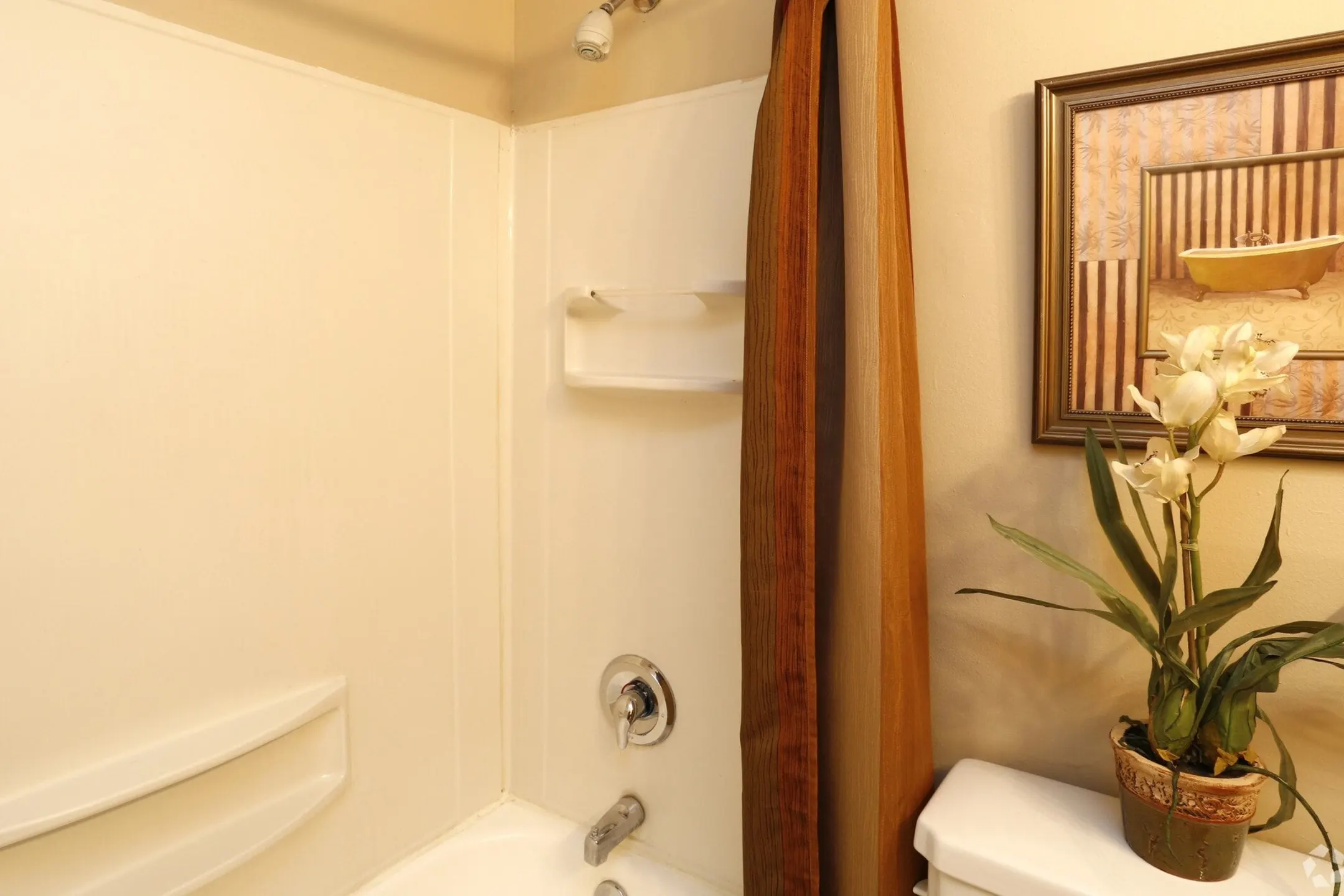 Bathroom - Chamberlain Apartments I & II - Dayton, OH