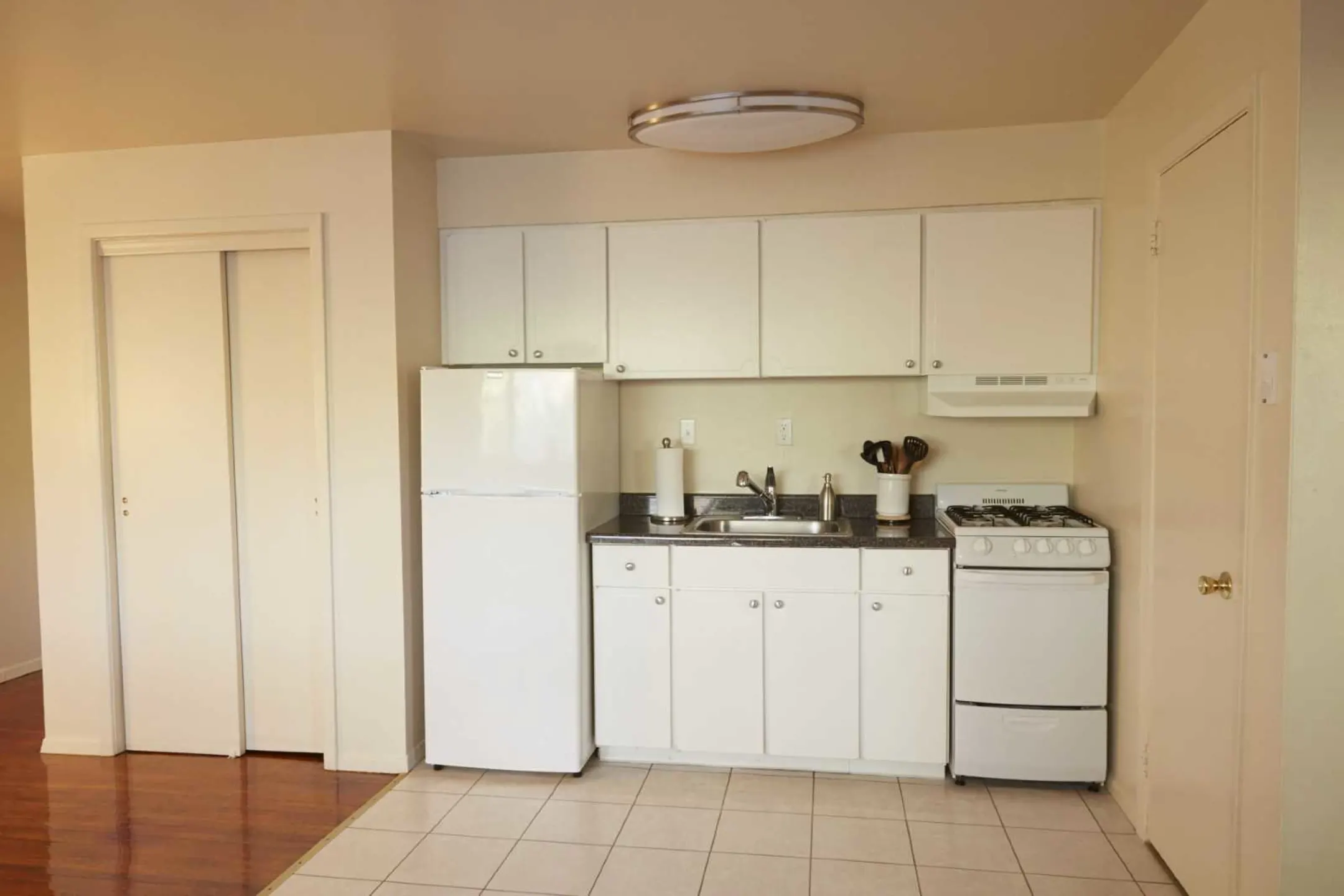 Kitchen - Tor View Village Apartments - Garnerville, NY