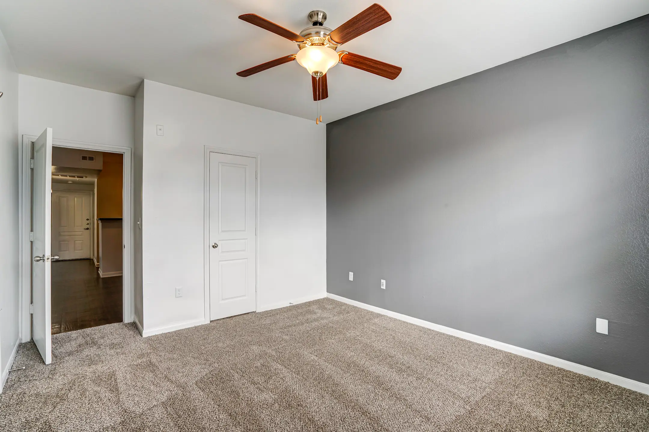 Bedroom - Metropolitan at Cityplace - Dallas, TX