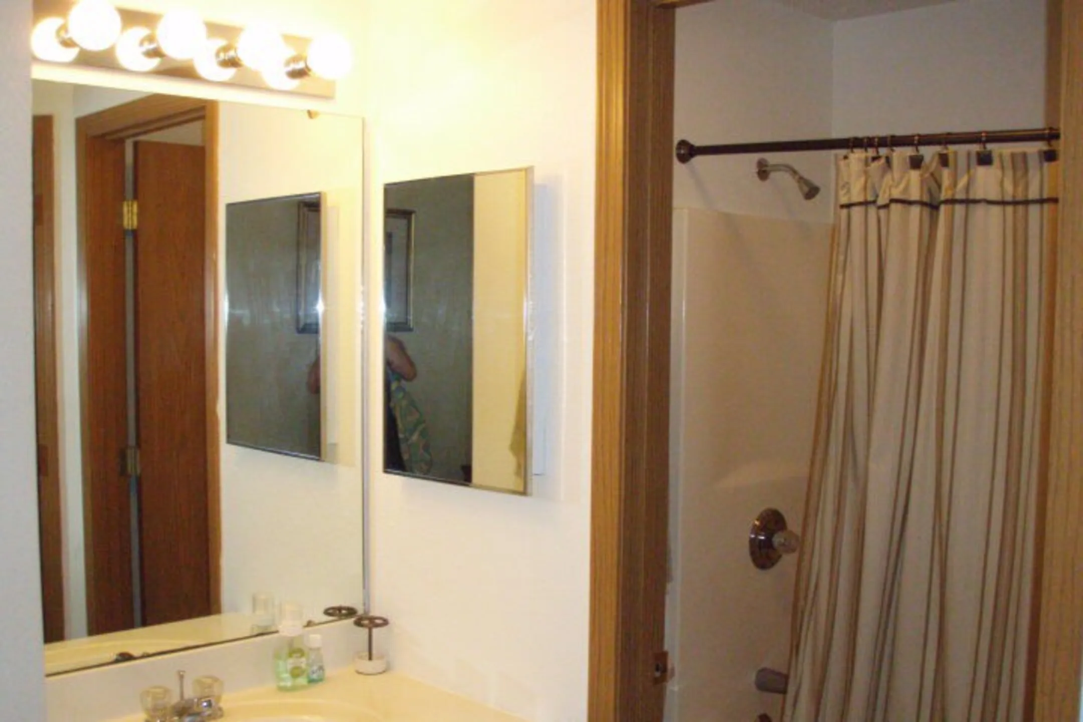 Bathroom - Rockwood Apartments - Shiloh, IL