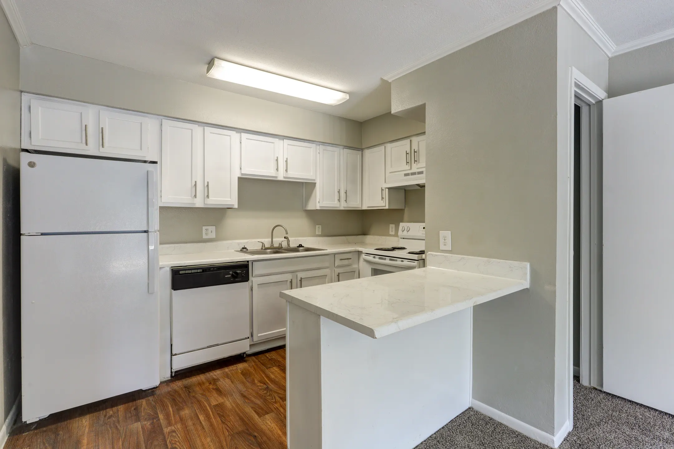 Kitchen - Riverwalk Apartments - Conroe, TX