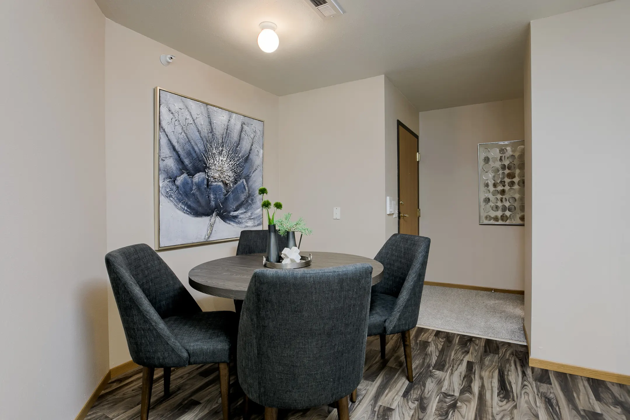 The Pointe Apartments Omaha Ne