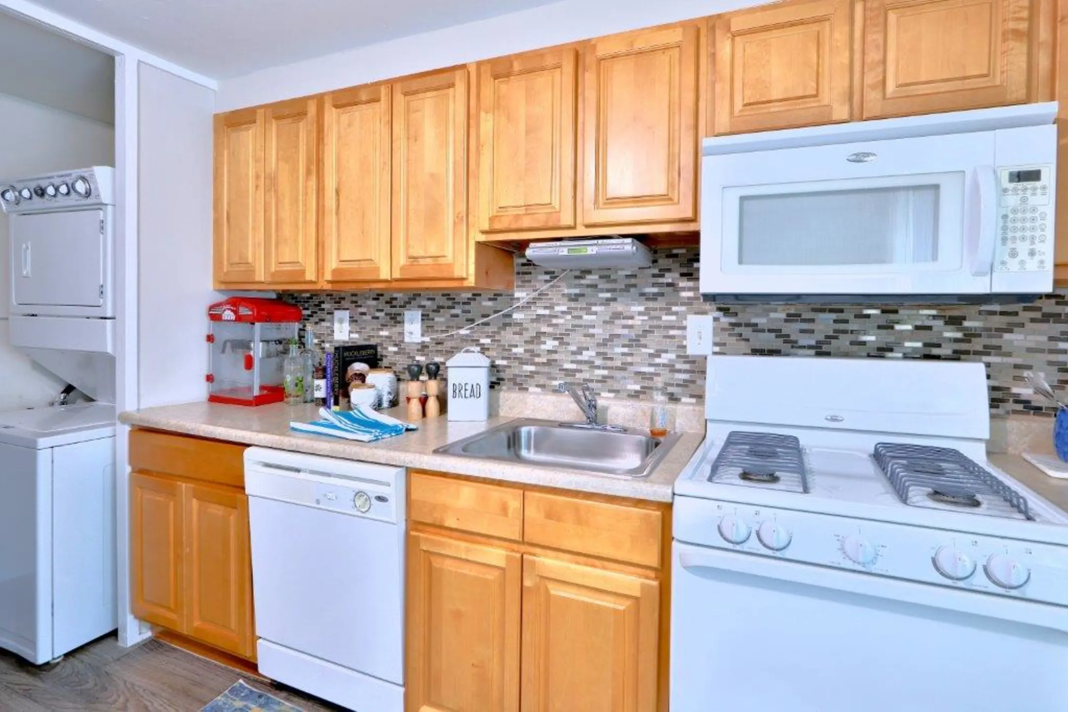 Gwynnbrook Townhomes 5136 Oaklawn Rd Gwynn Oak, MD Apartments for