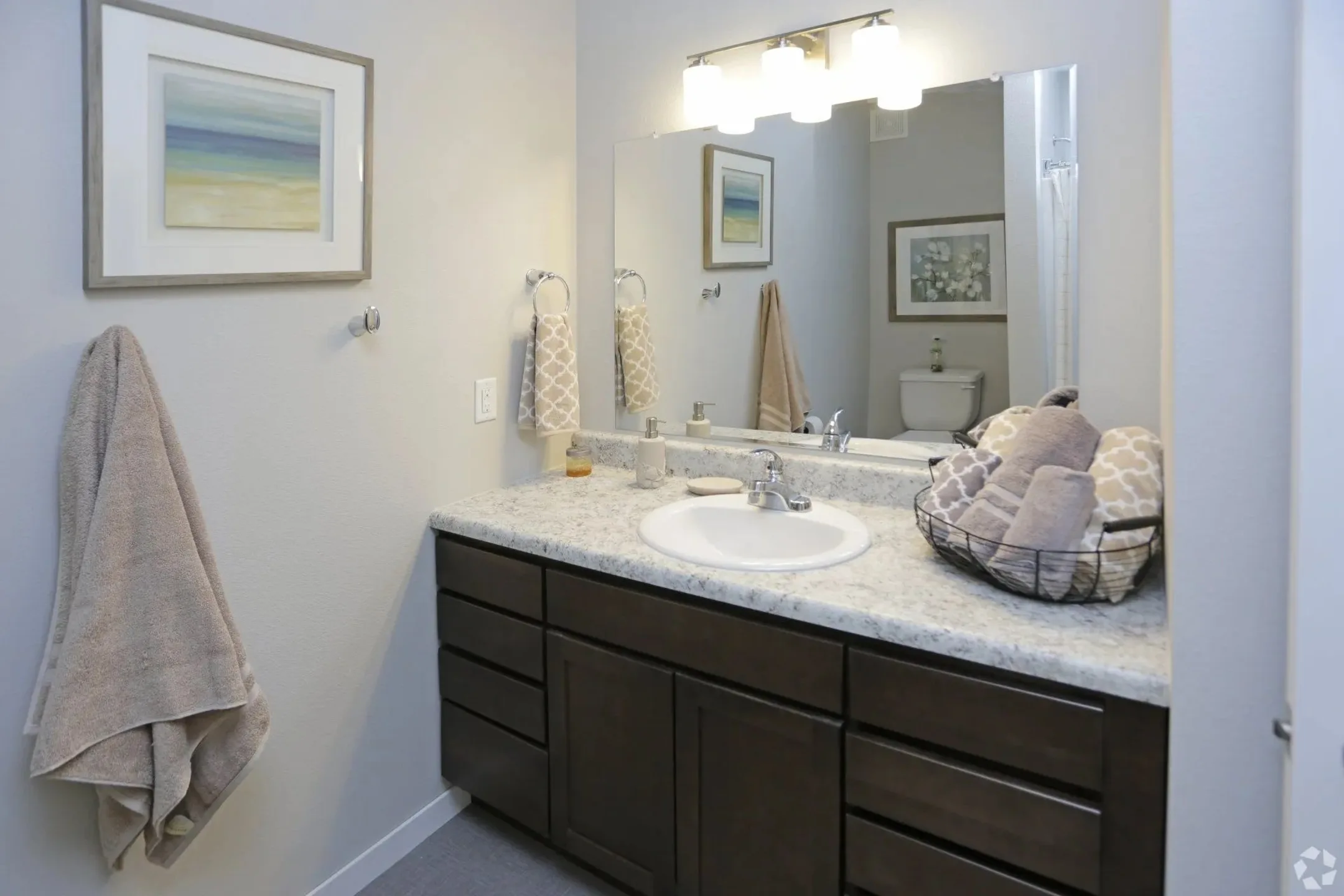 Bathroom - North Highlands Luxury Apartments - Minot, ND