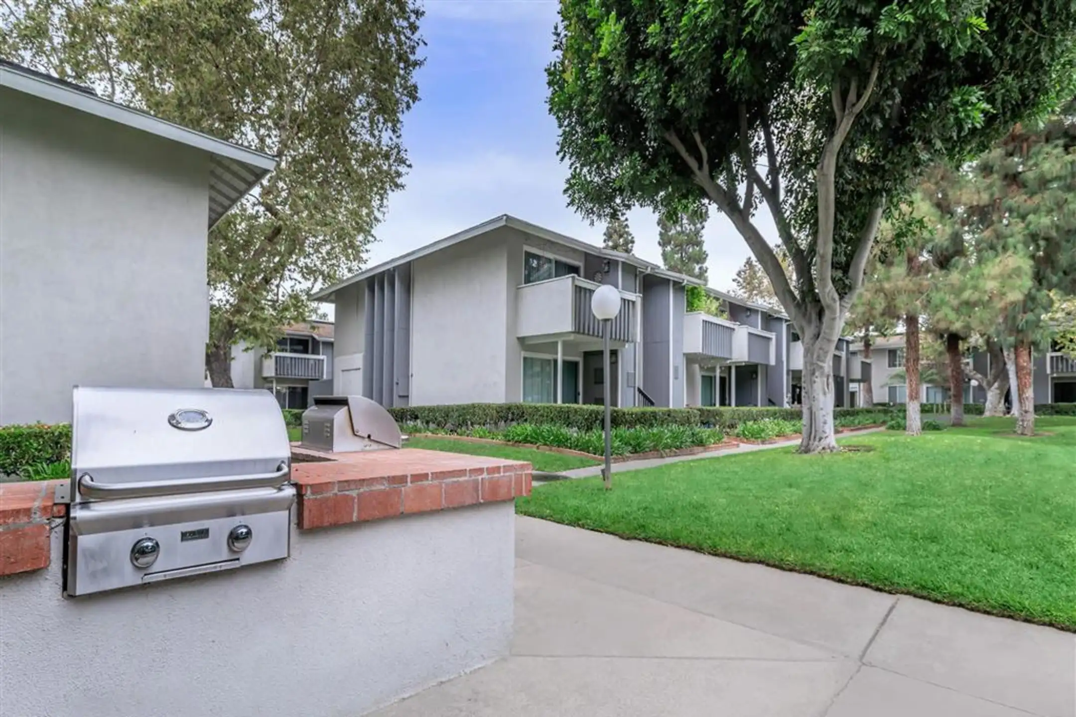 Briarwood Apartments Tustin, CA 92780