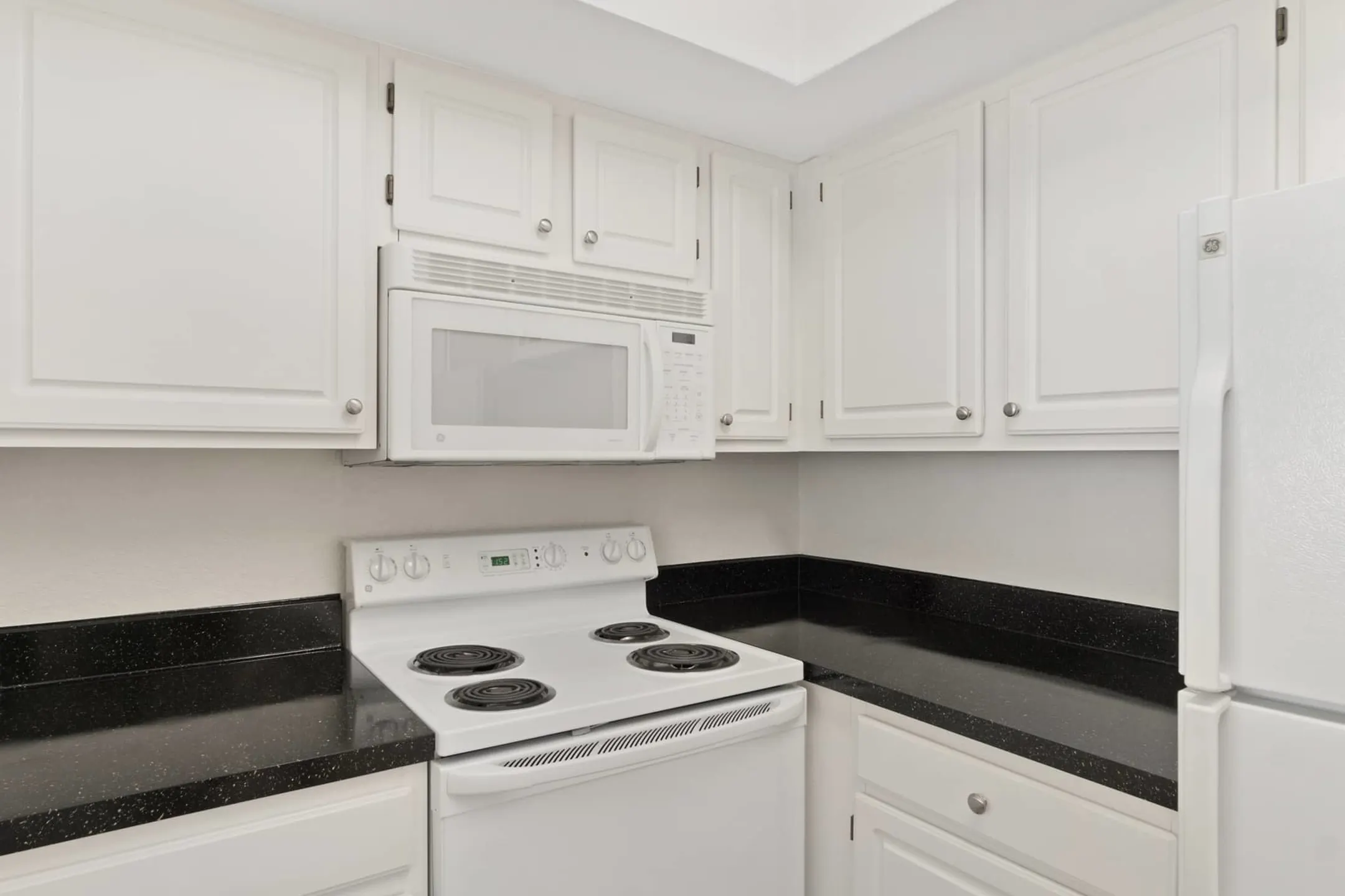 Ashton at Waterford Lakes Apartments Orlando, FL 32828