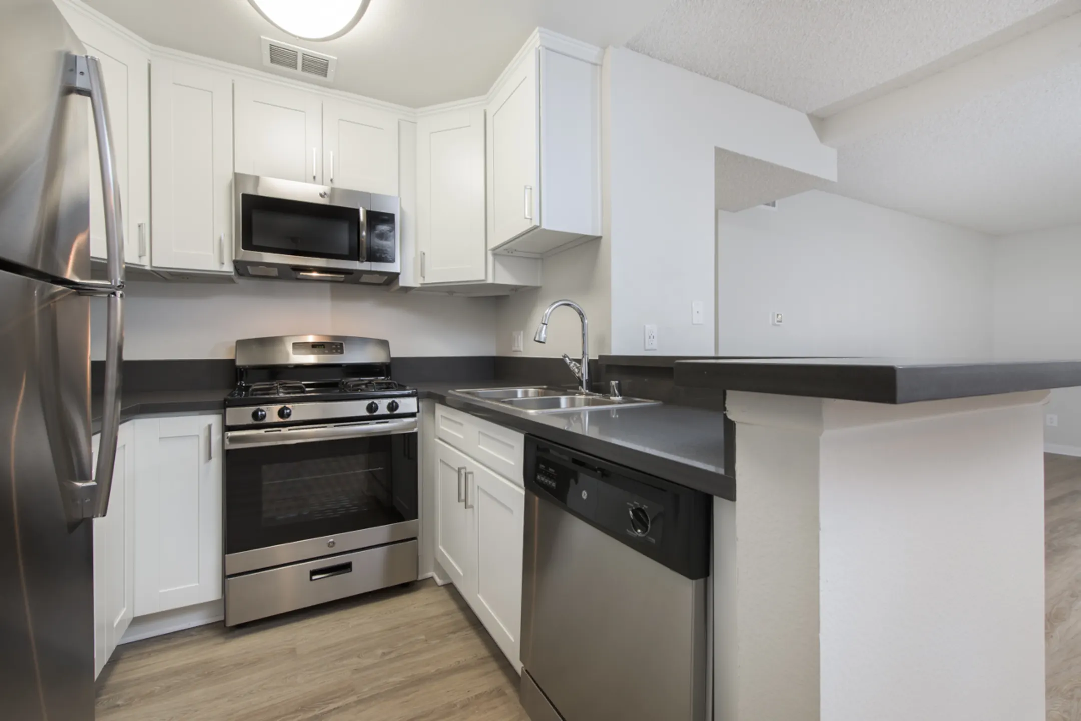 Walnut Ridge Apartments West Covina, CA 91792