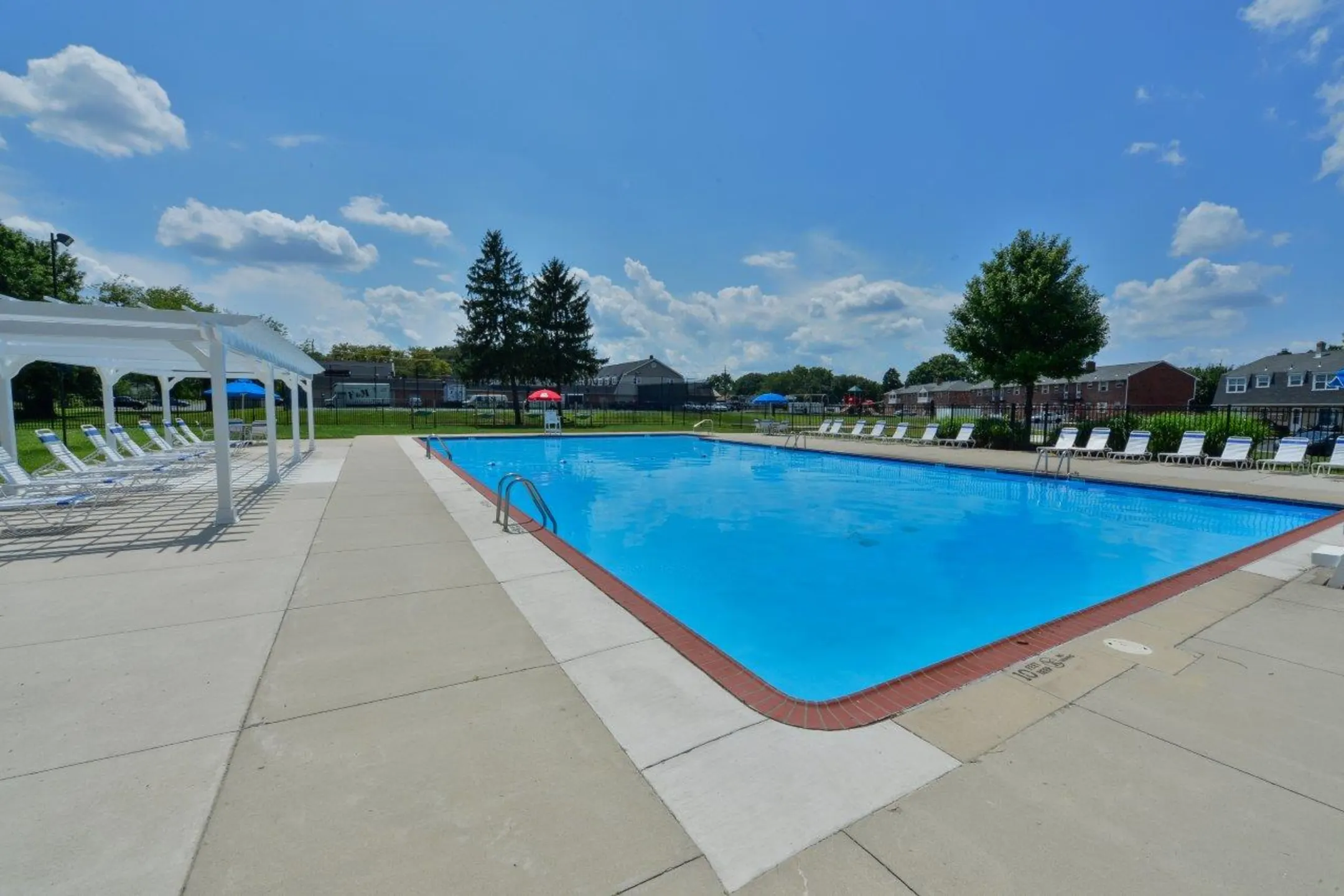 Roberts Mill Apartments & Townhomes Apartments Maple Shade, NJ 08052