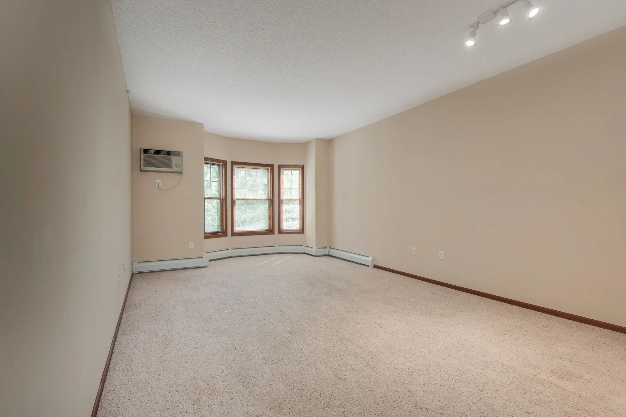 Oaks Hiawatha Station 4540 Snelling Ave Minneapolis, MN Apartments for Rent Rent.