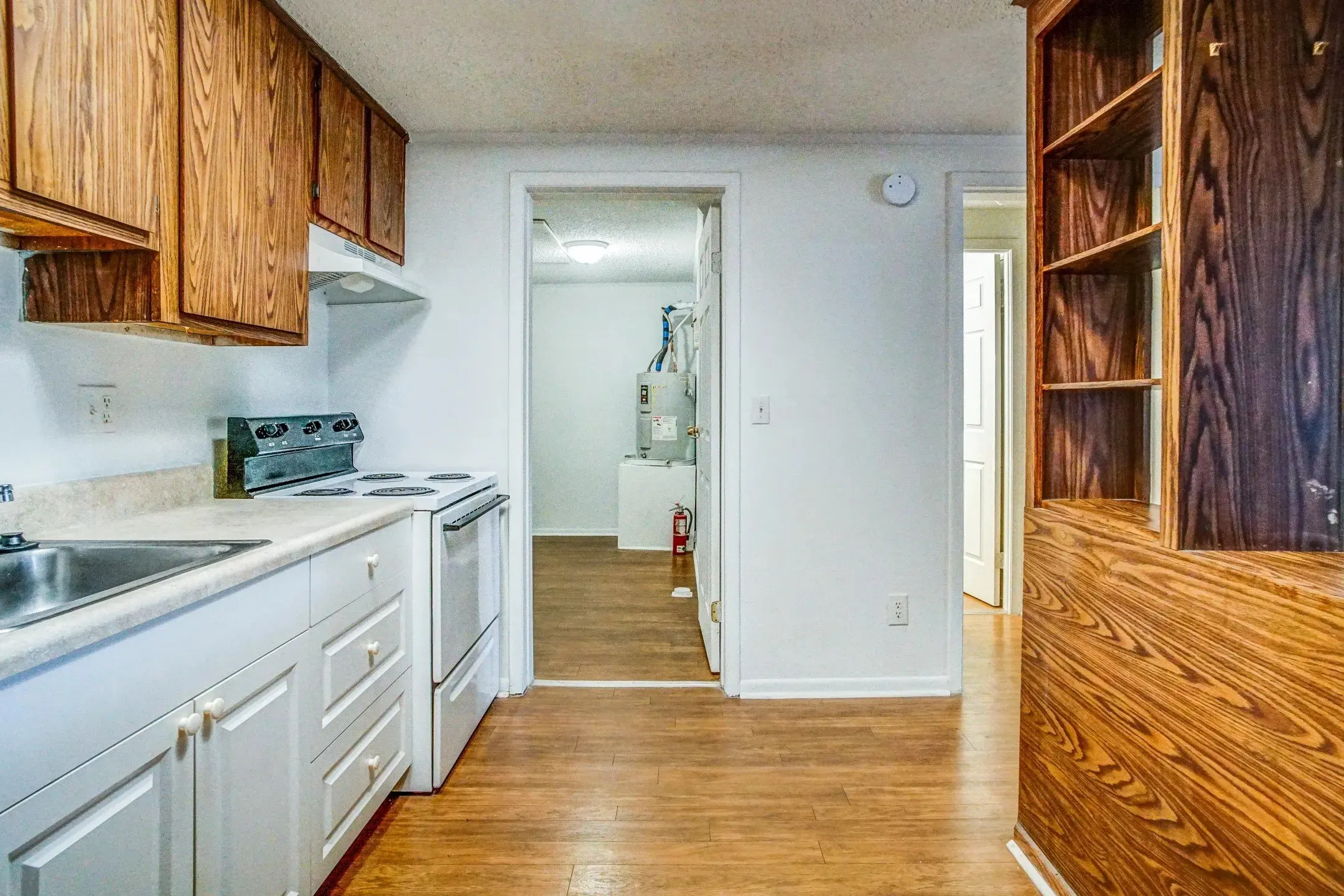 Kitchen - Curiosity Creek Apartments - Tampa, FL