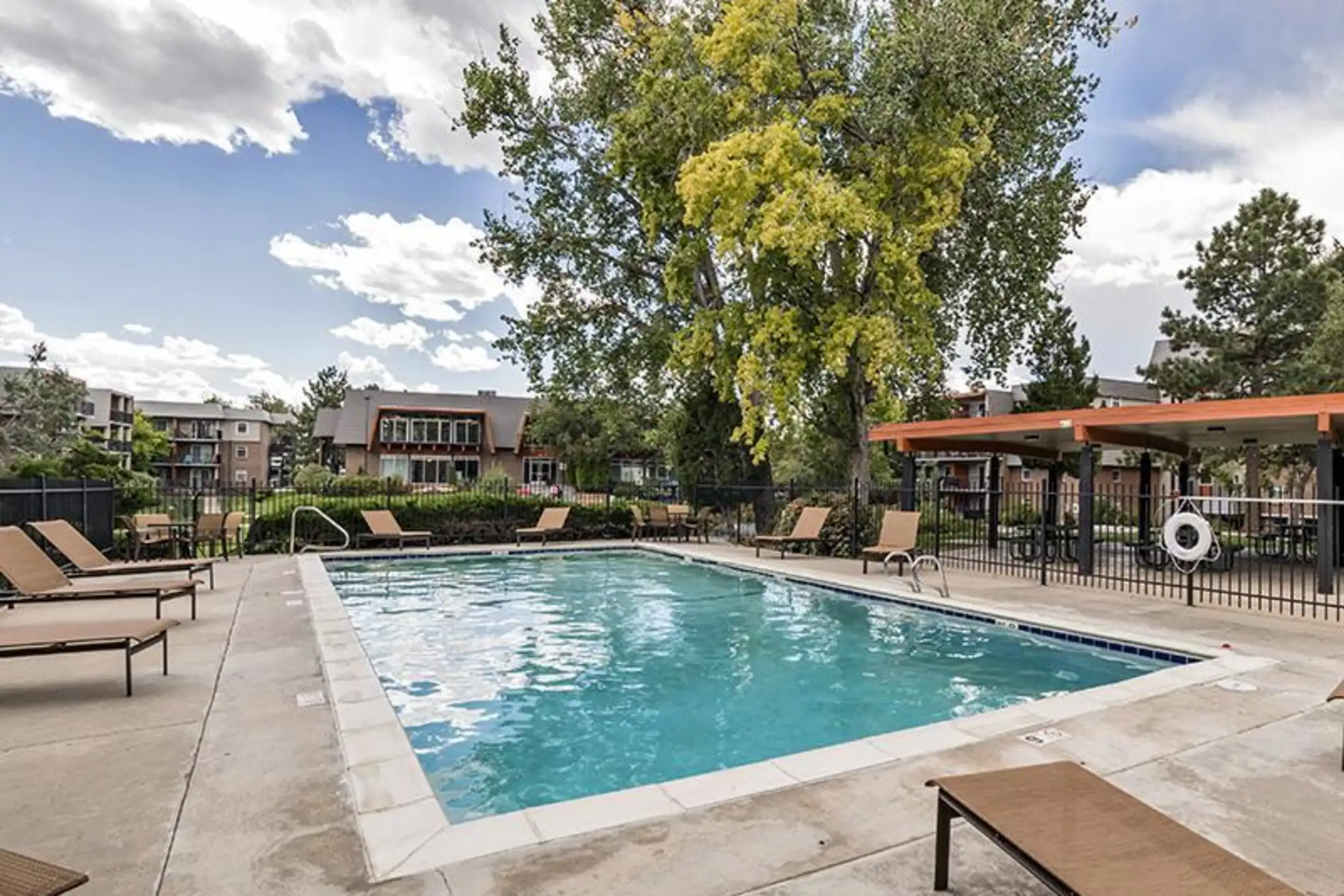 Cedar Run Apartments - 888 S Oneida St | Denver, CO Apartments for Rent