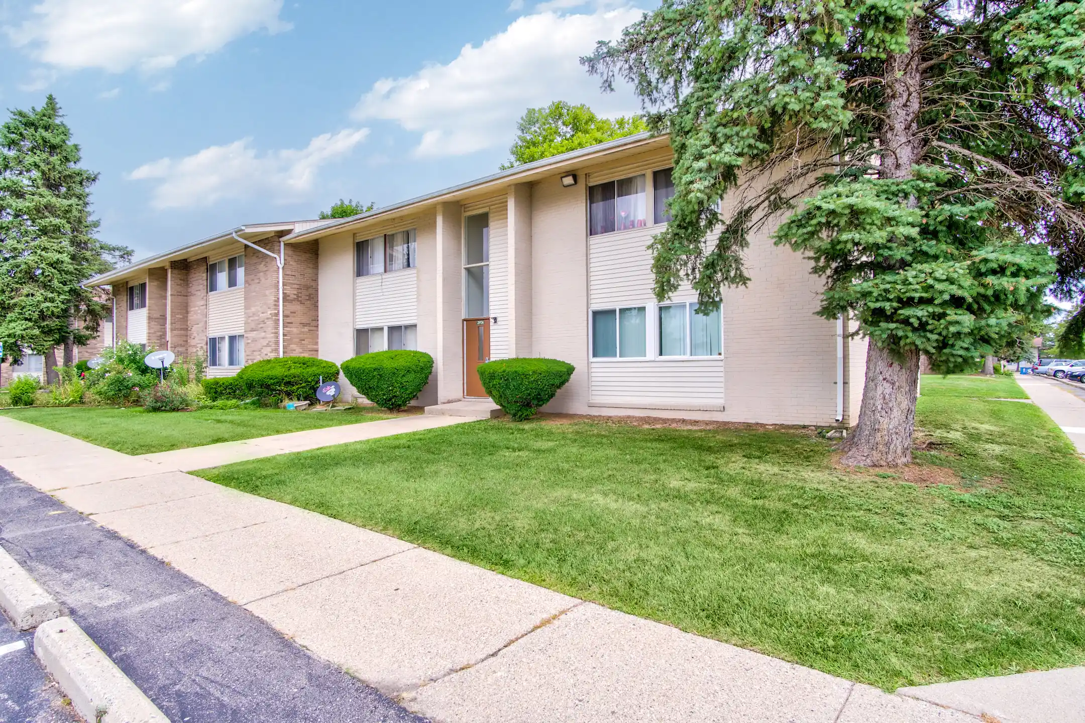 Camelot Apartments 2982 Washtenaw Rd Ypsilanti, MI Apartments for