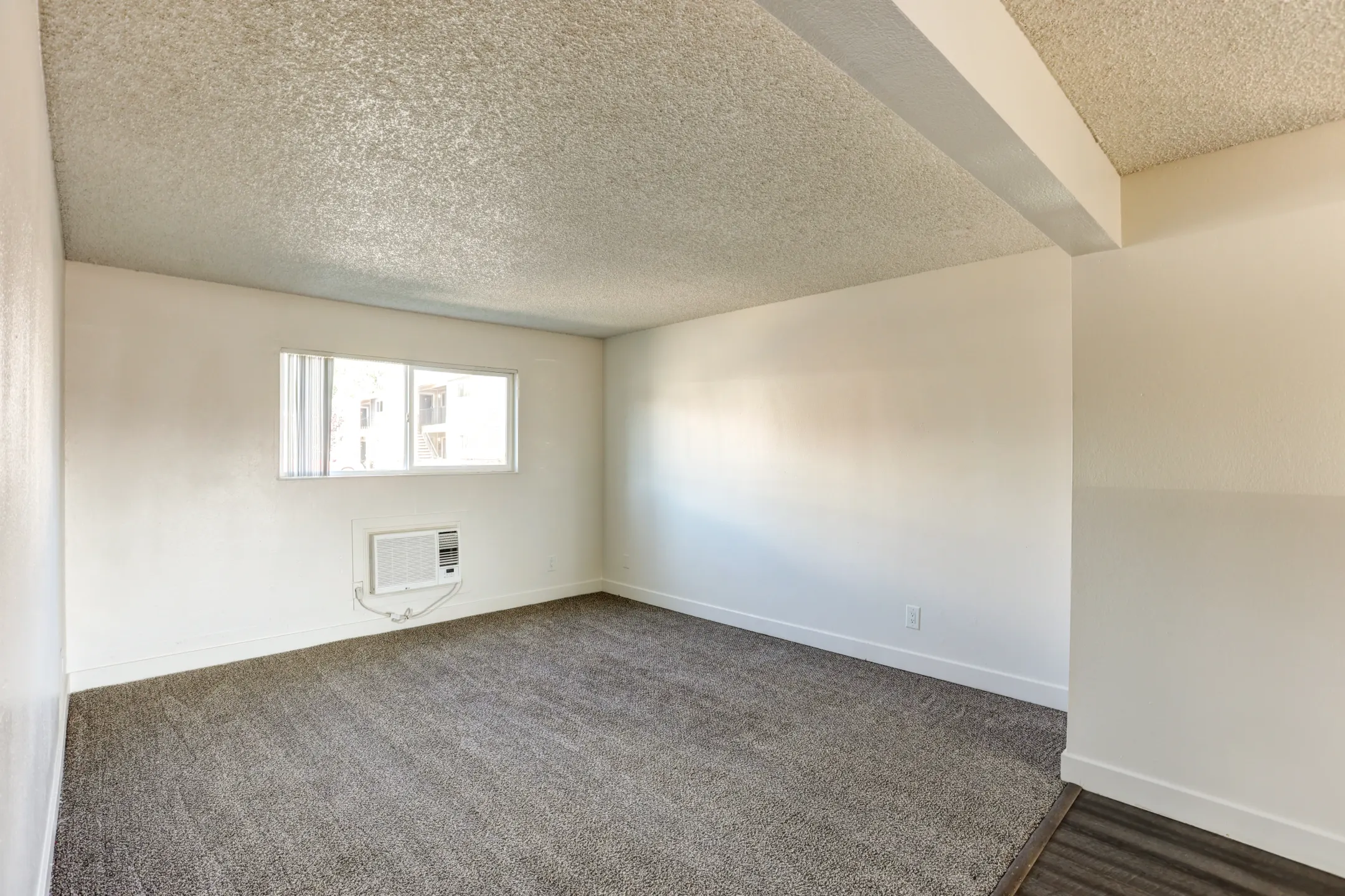 Willowbrook Apartments - Reno, NV 89509