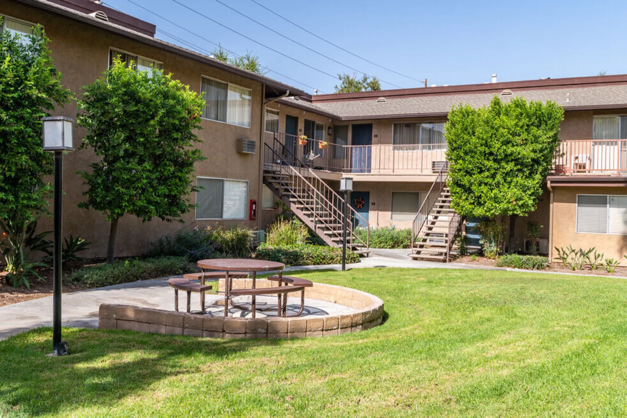 Building - Casa Sierra Apartment Homes - Riverside, CA