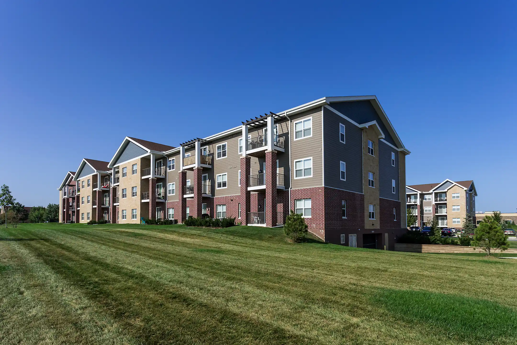 Sierra Pointe 7171 Woodland Ave West Des Moines, IA Apartments for