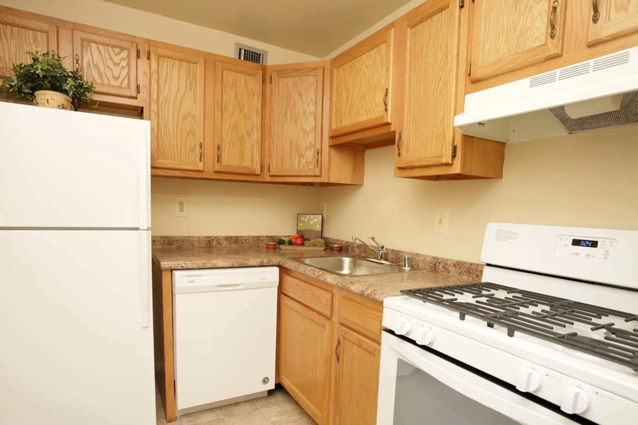 Hamlet West Apartments Gwynn Oak, MD 21207