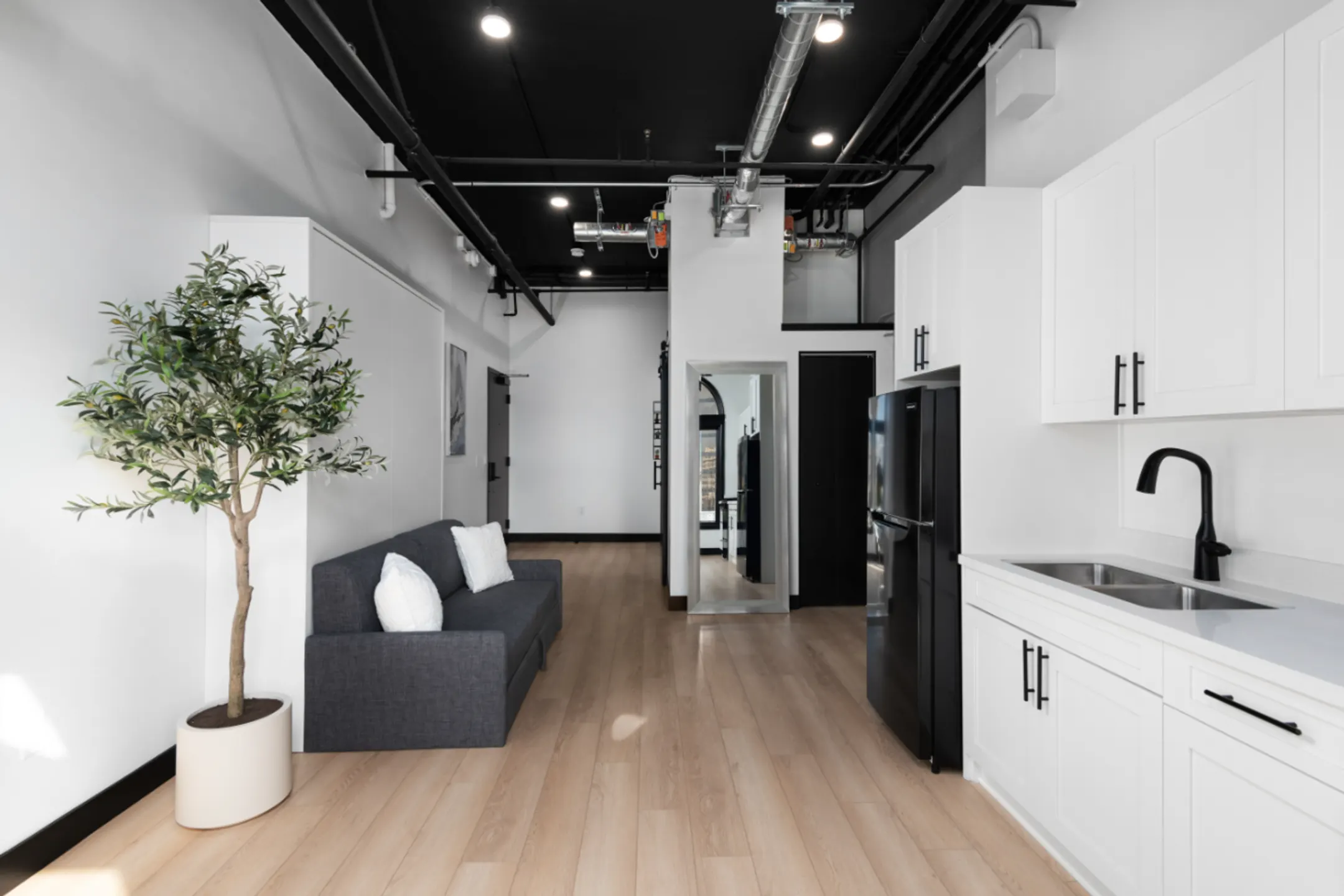 HUE Gaslamp 939945 4th Avenue San Diego, CA Apartments for Rent