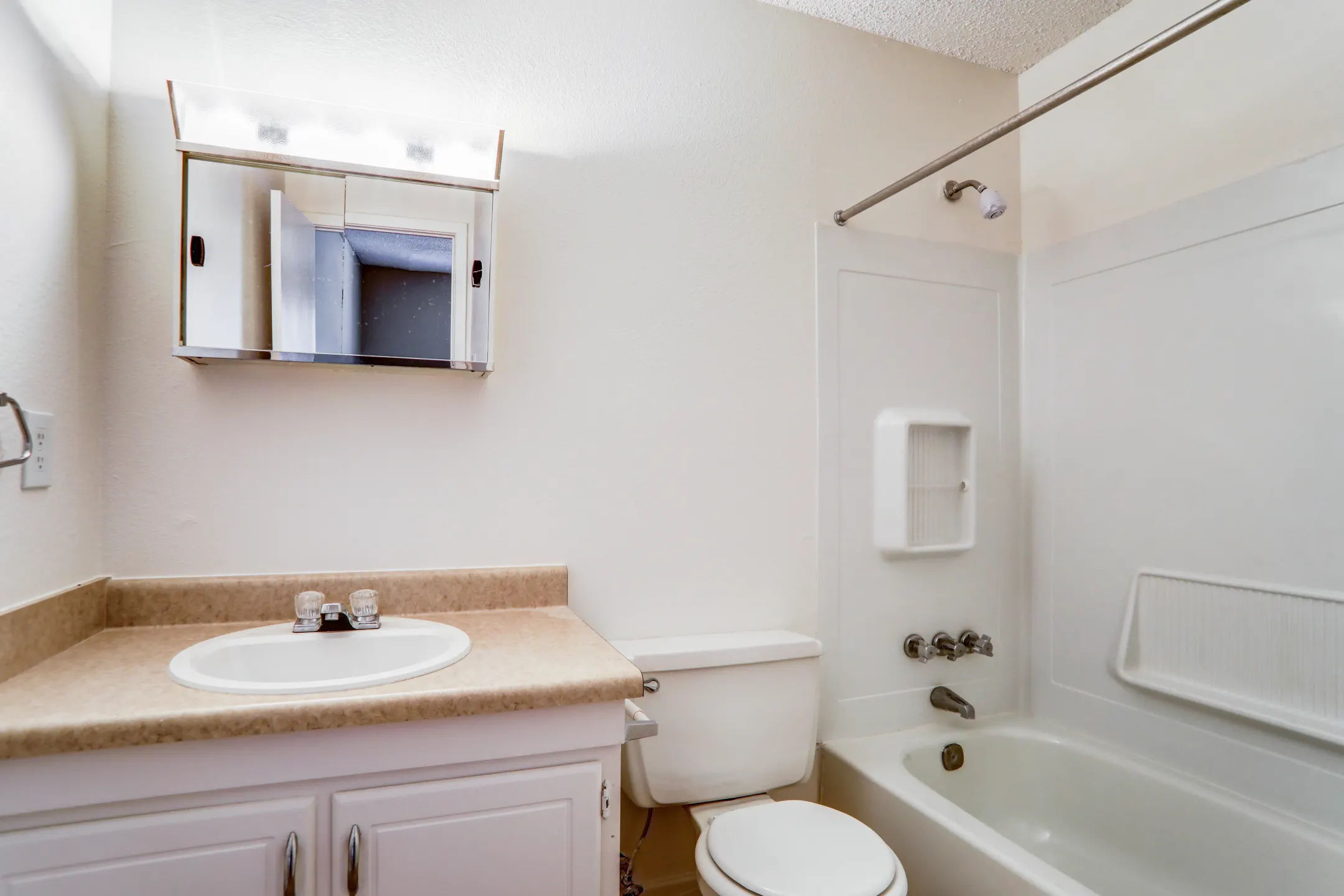 Bathroom - Fox Hill Apartments - Baton Rouge, LA
