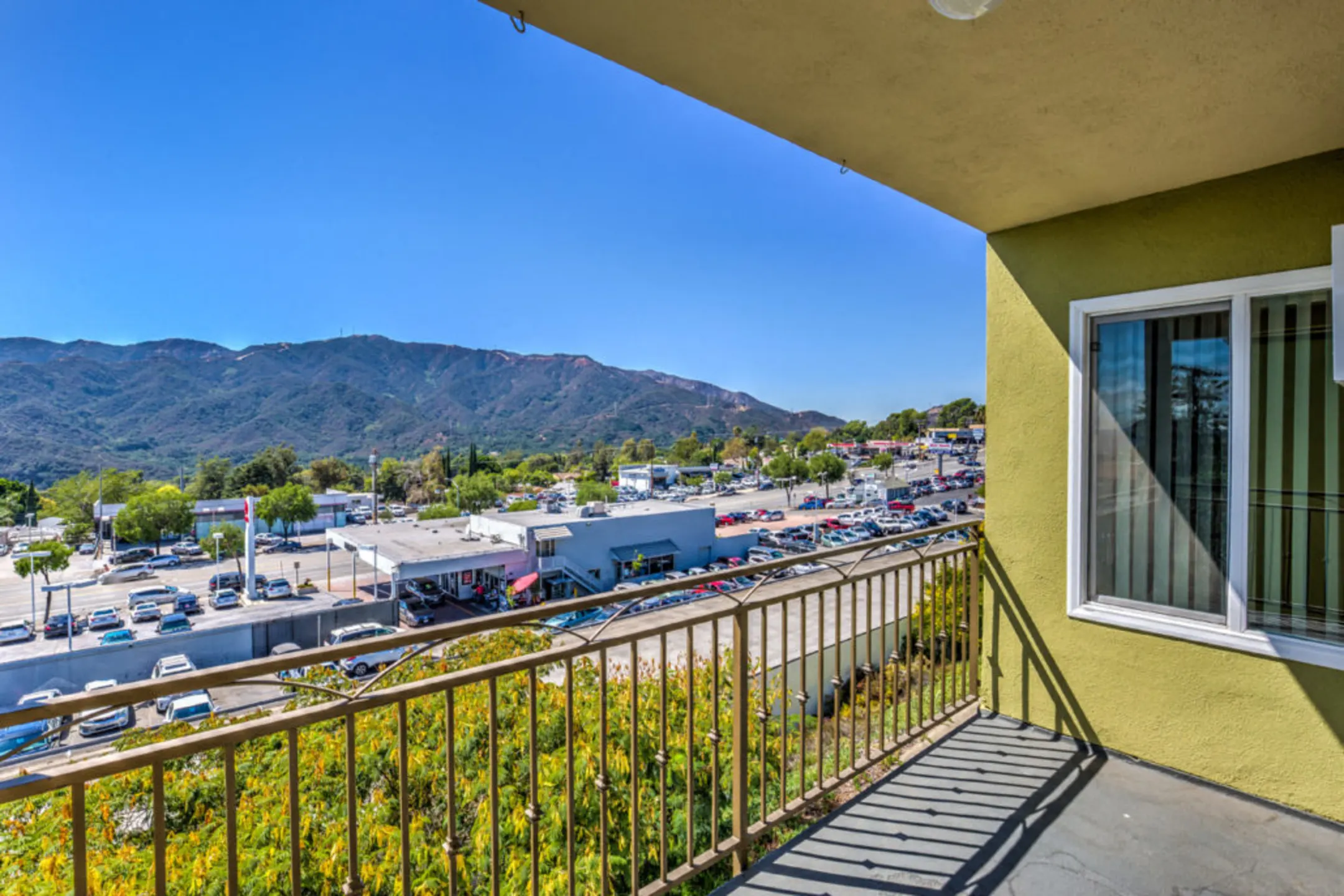 The Summit at La Crescenta 3250 Fairesta St La Crescenta, CA