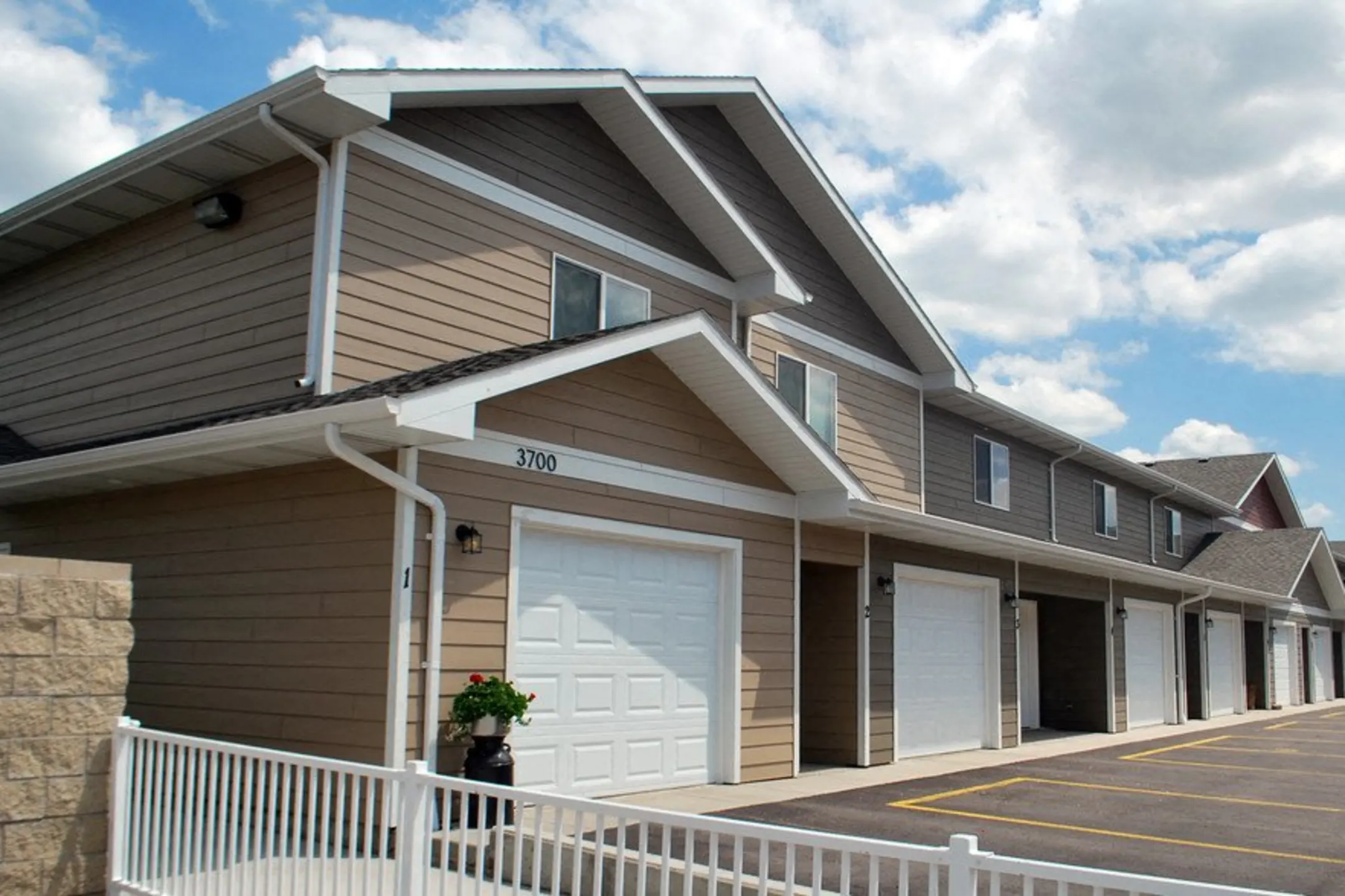Building - Benson Village Townhomes - Sioux Falls, SD