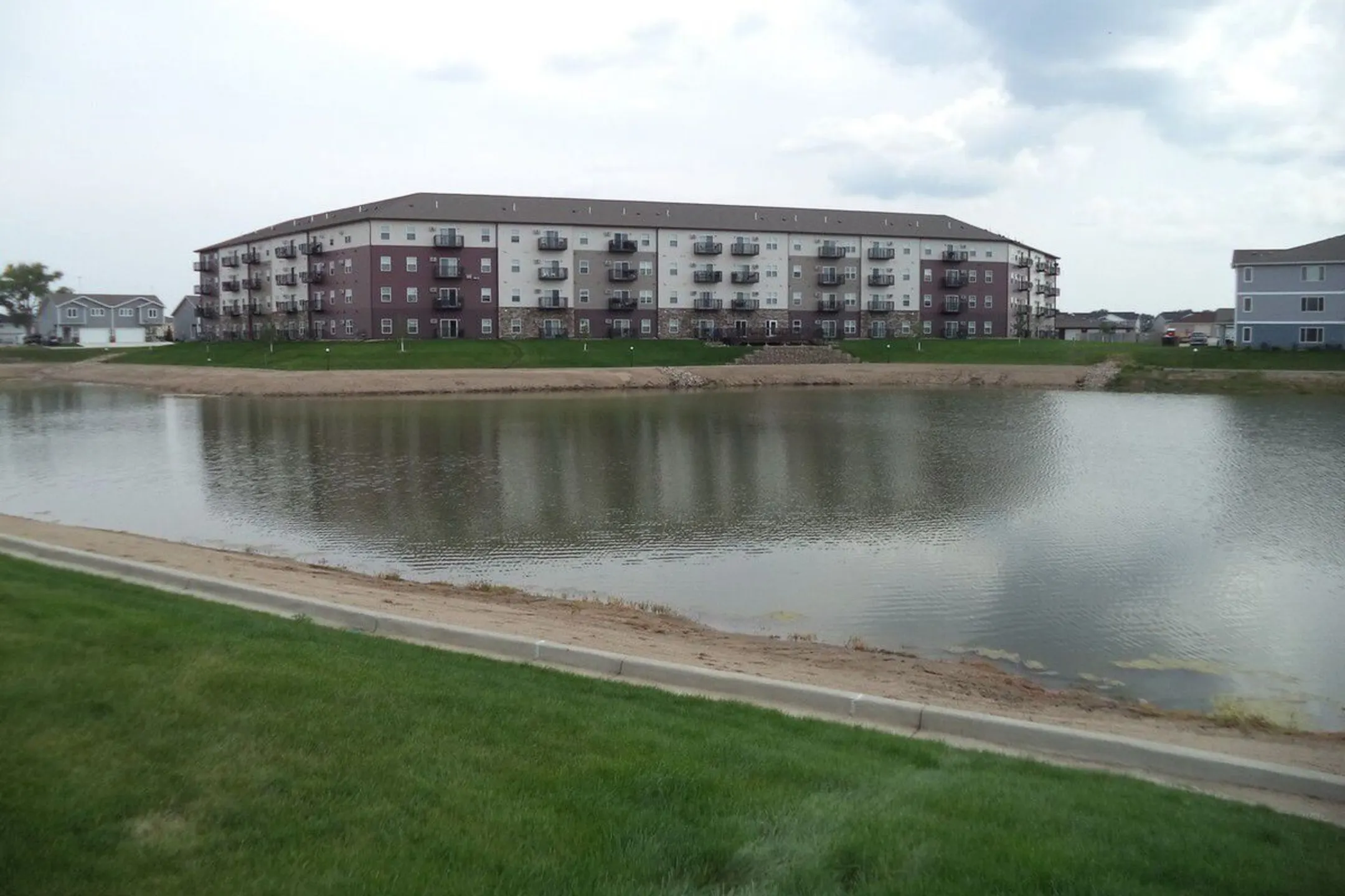 Lakewood Estates 2303 Shoal Loop SE Mandan, ND Apartments for Rent