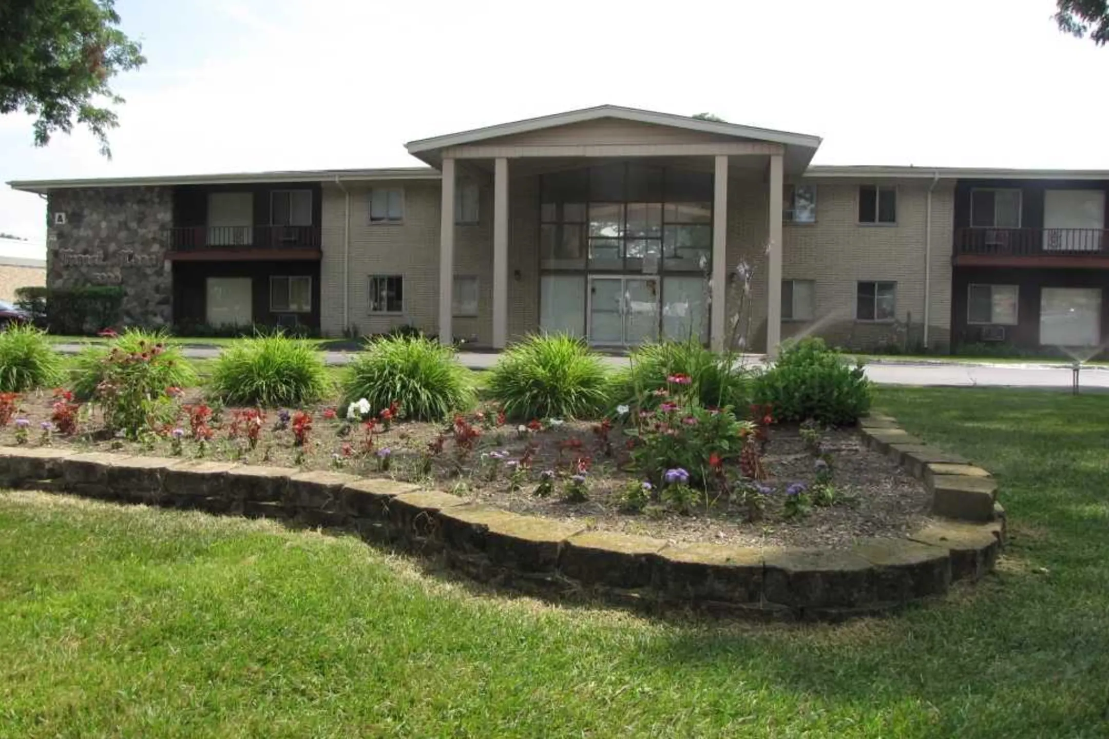 Forest Lane Apartments In Westland