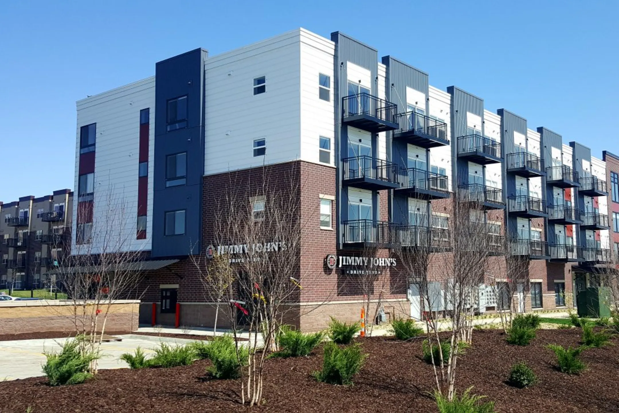 Building - The Lofts at Grand Crossing - Waterloo, IA