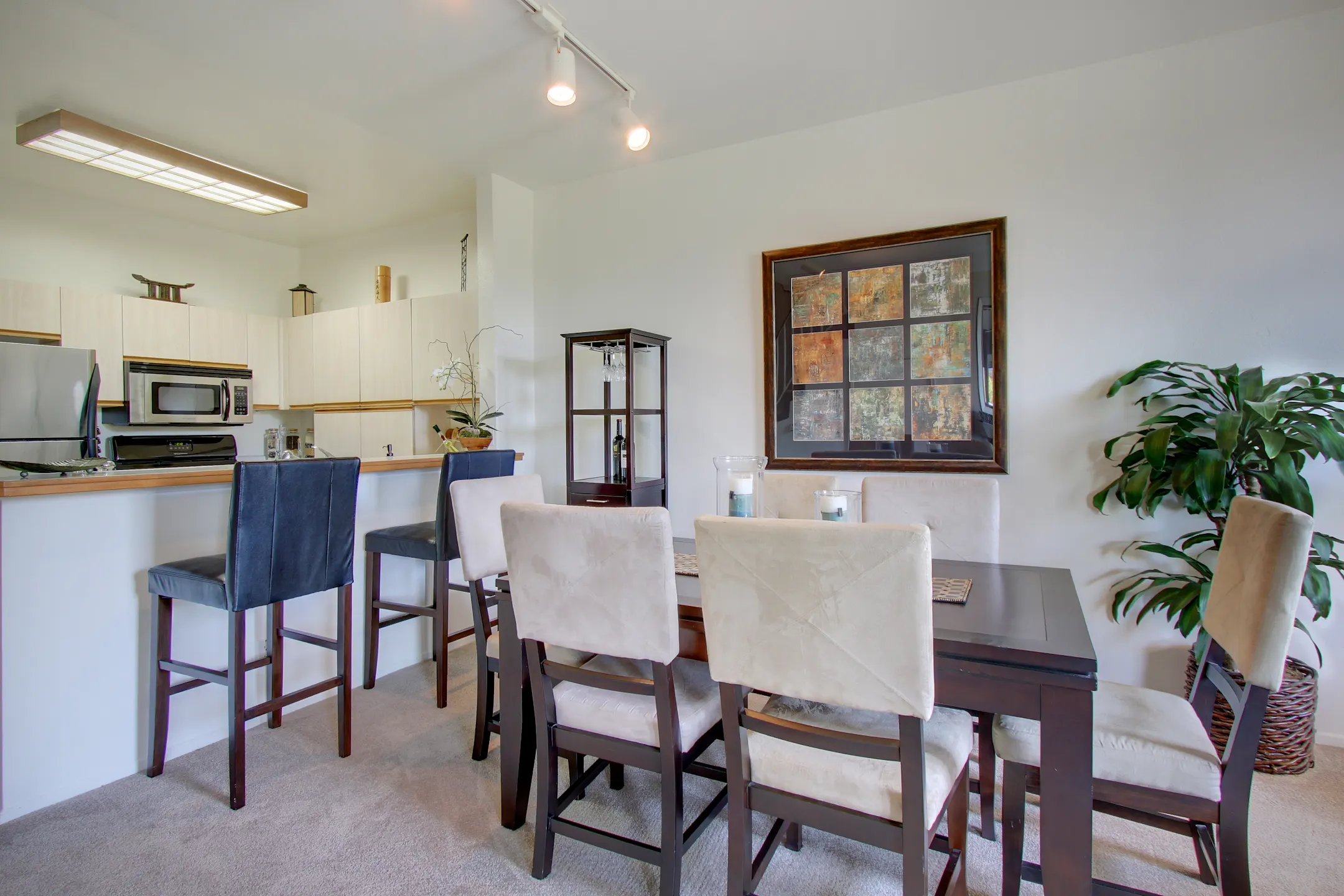 Dining Room - CentrePointe Apartments - Los Angeles, CA