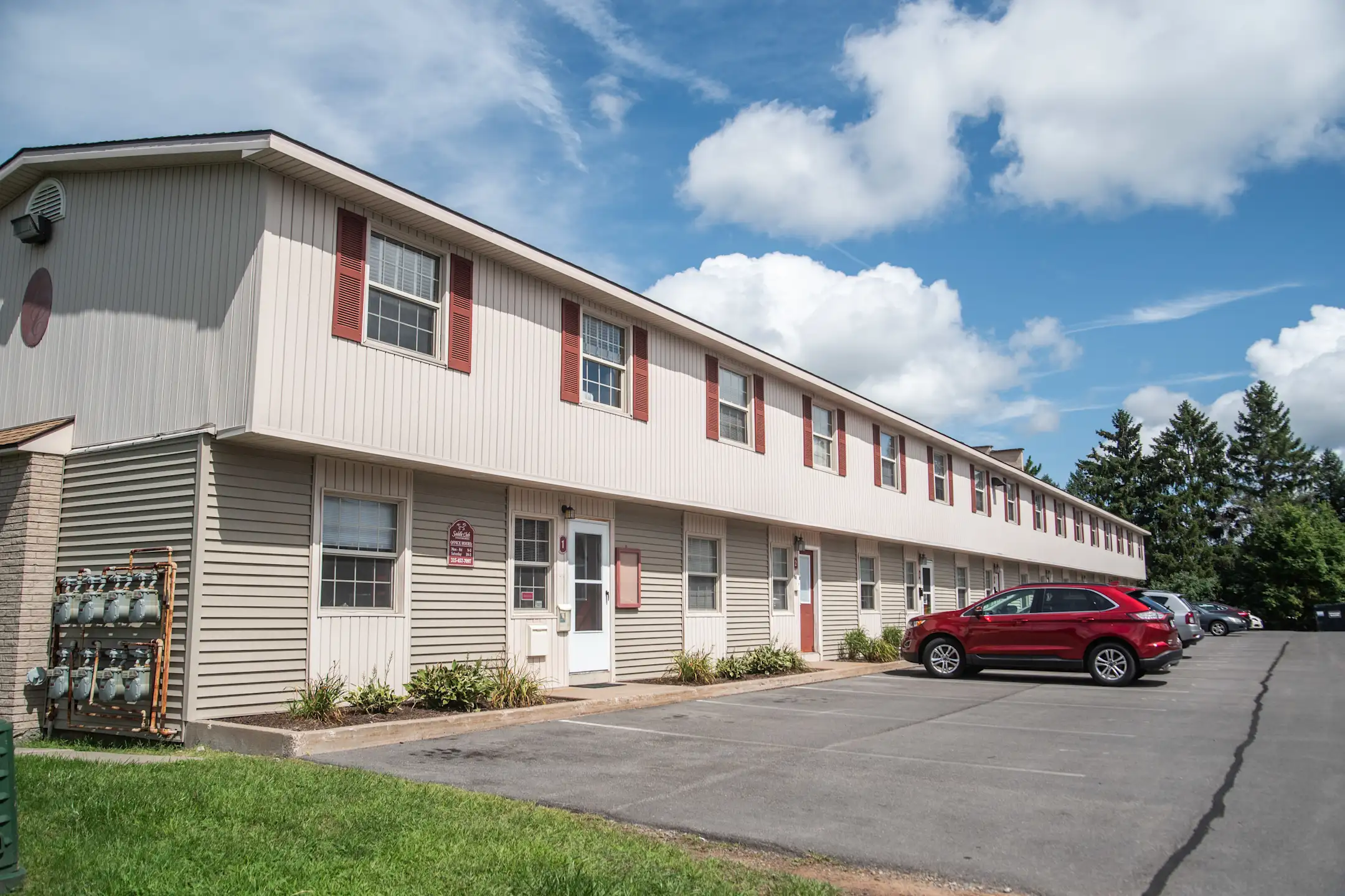 Saddle Club Townhomes Apartments Liverpool, NY 13090