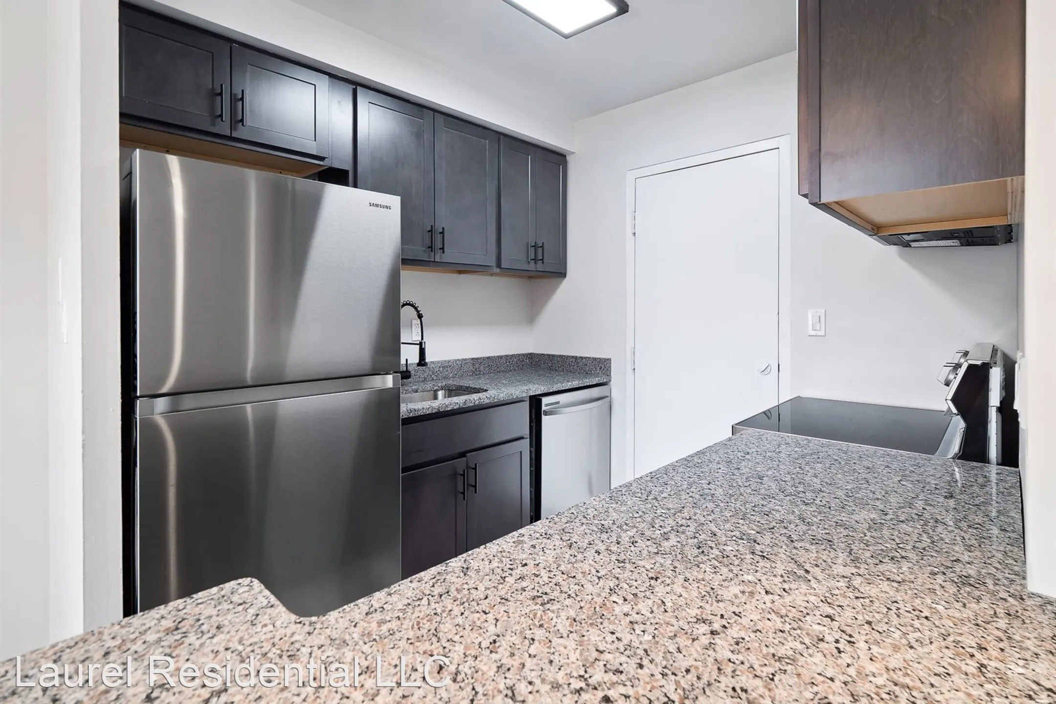 Kitchen - Coventry Mayfield Apartments - Cleveland Heights, OH