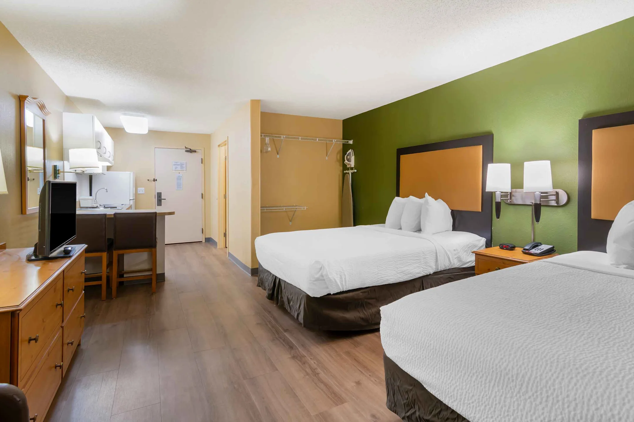 Bedroom - Furnished Studio - Kansas City - Country Club Plaza - Kansas City, MO