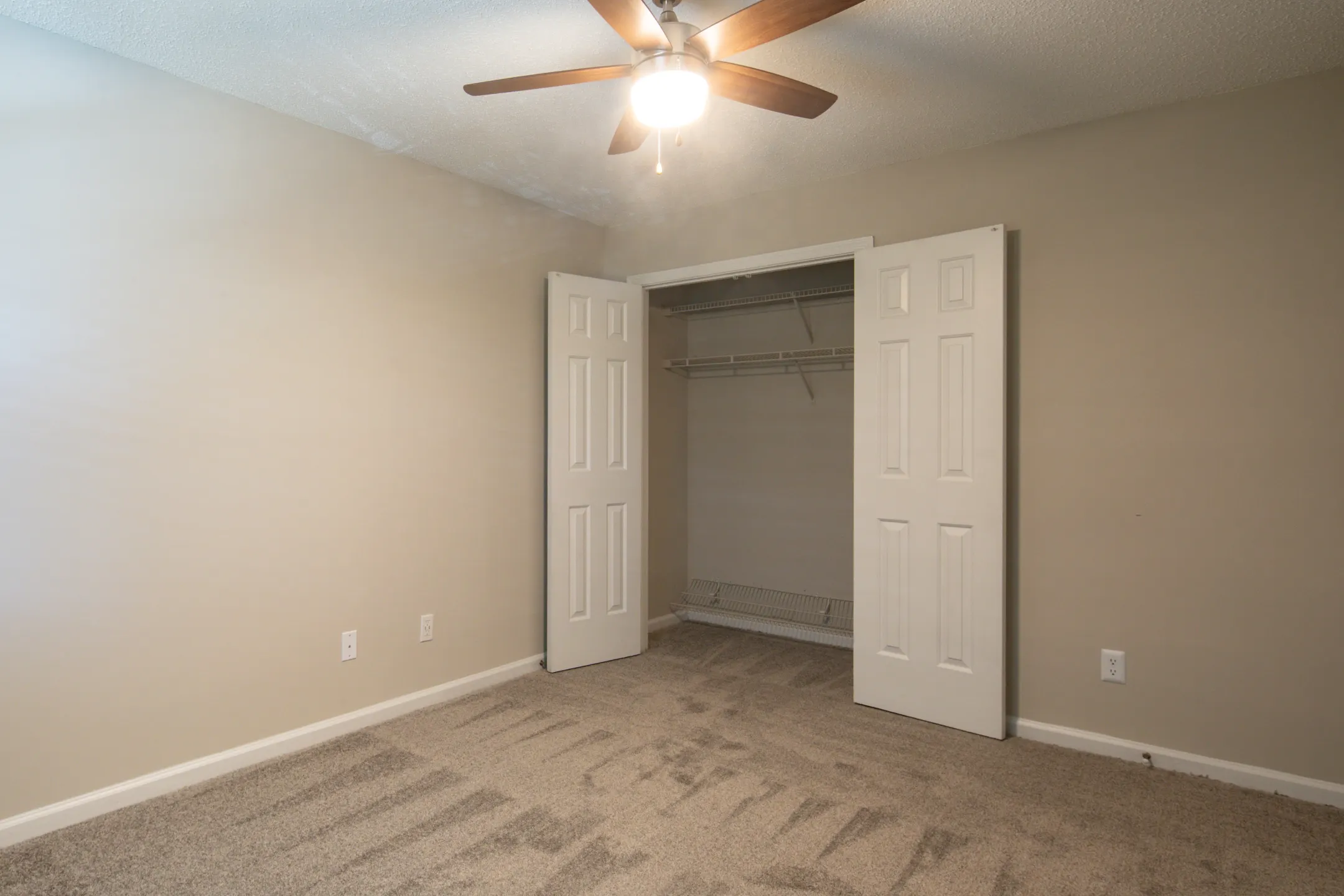 Holly Point Apartments - Chesapeake, VA 23325