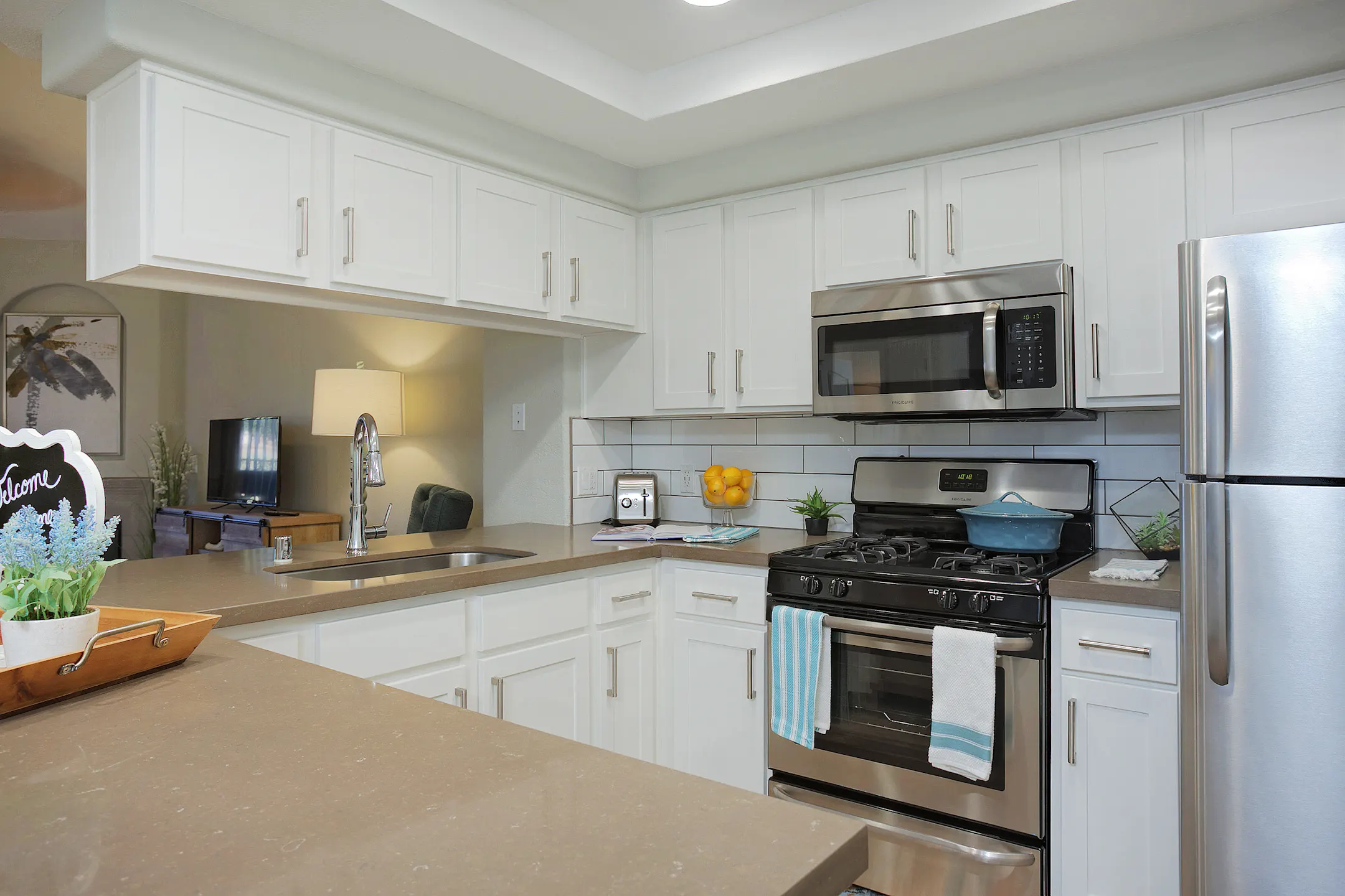 Kitchen - San Melia Apartment Homes - Phoenix, AZ