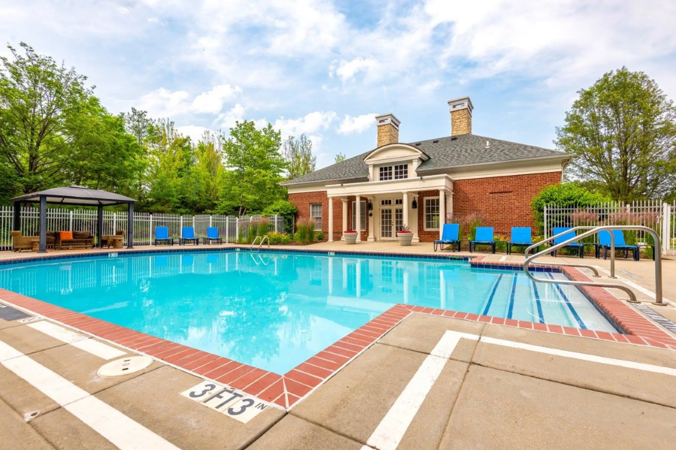 Pool - Christopher Wren Apartments - Wexford, PA