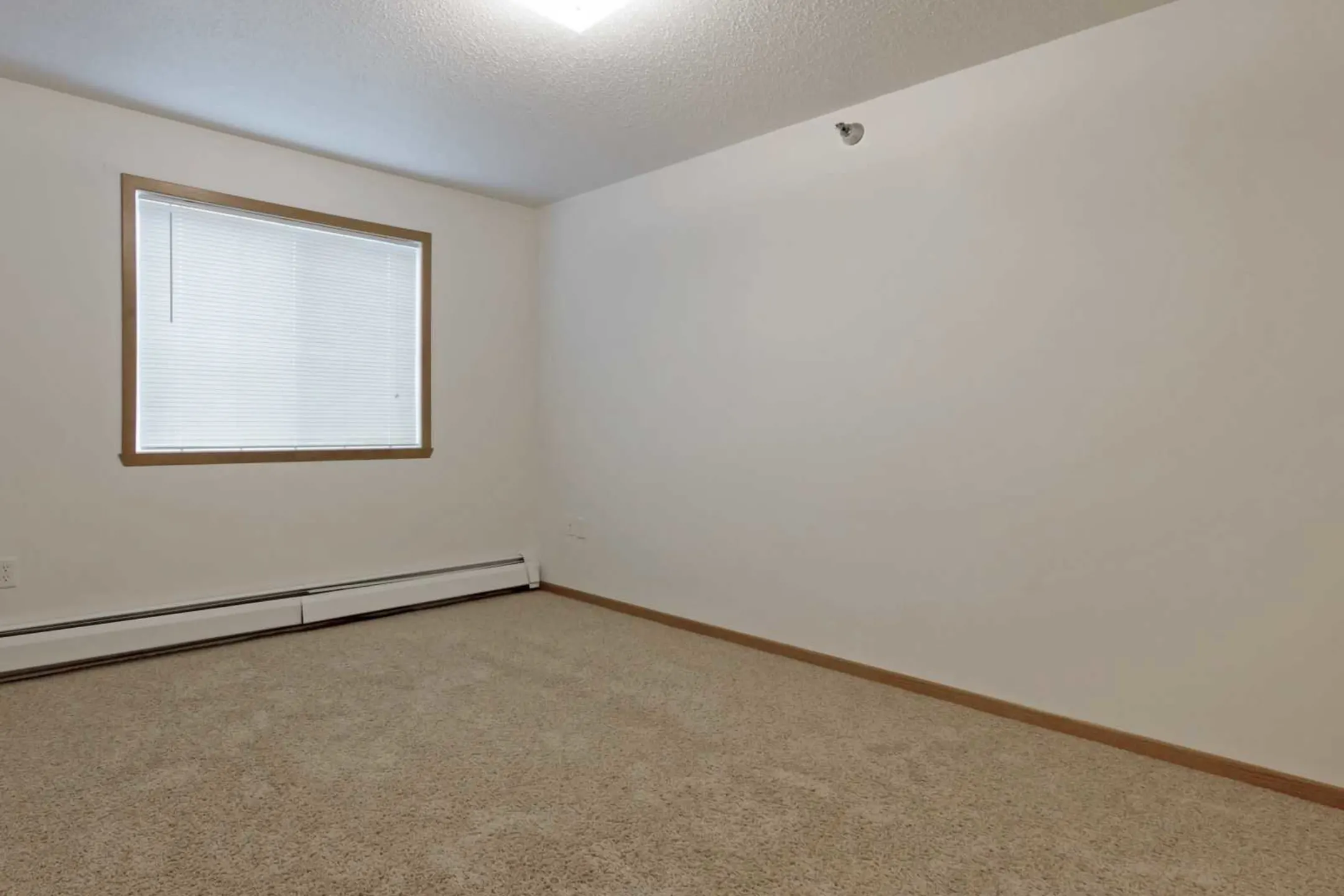 Bedroom - The Woods Apartments - Fargo, ND