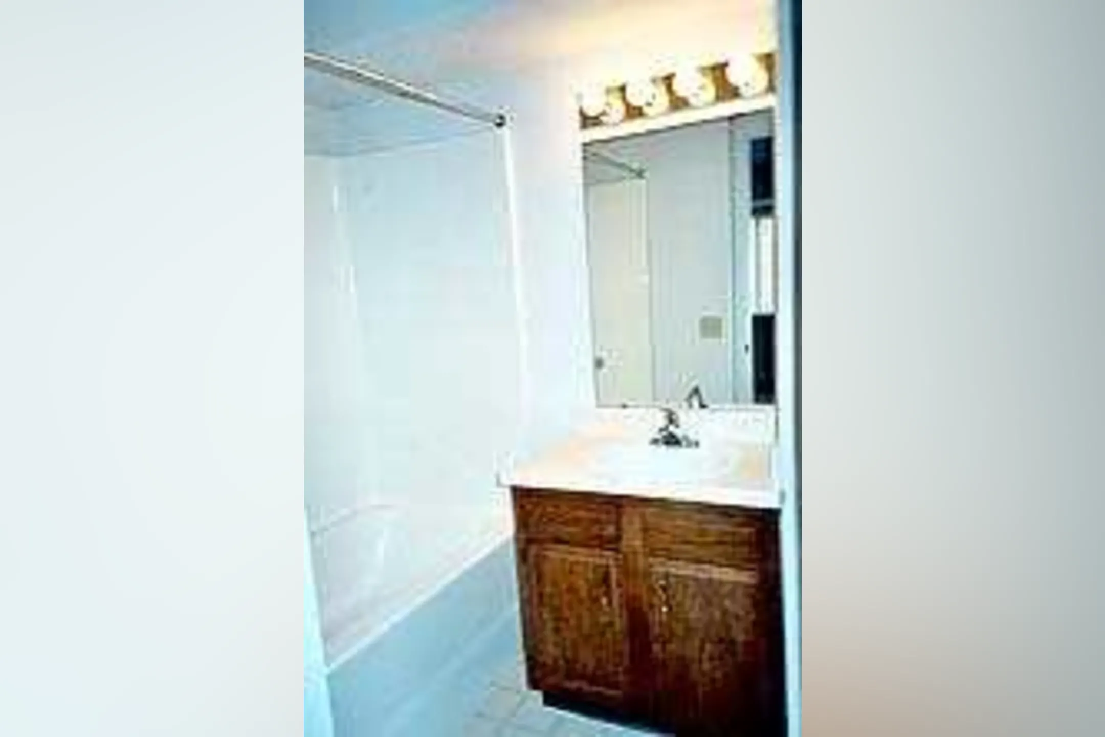 Bathroom - Regal Oaks - Toledo, OH