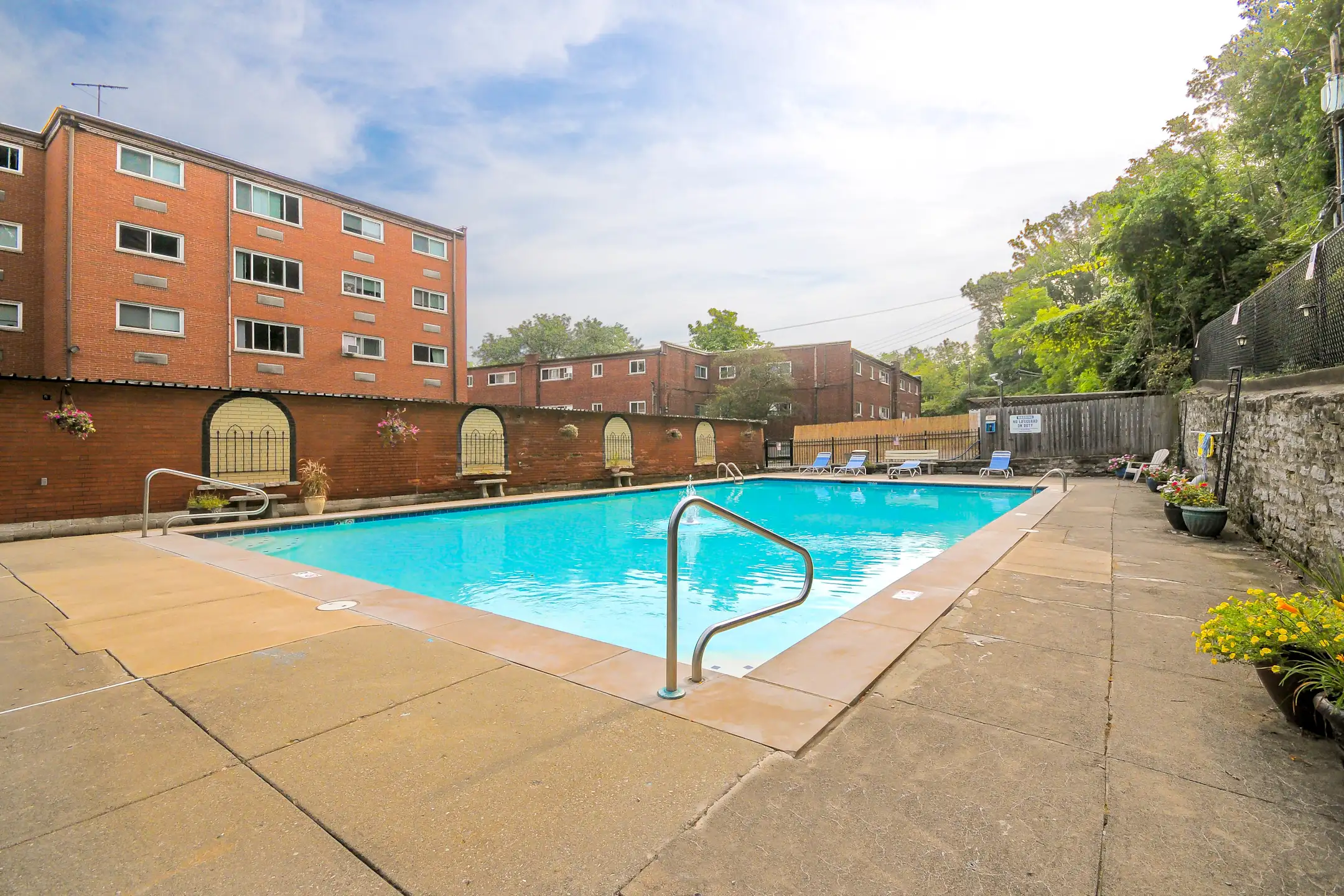 The Cliffs Apartments & Dixmyth Hills Cincinnati, OH 45220