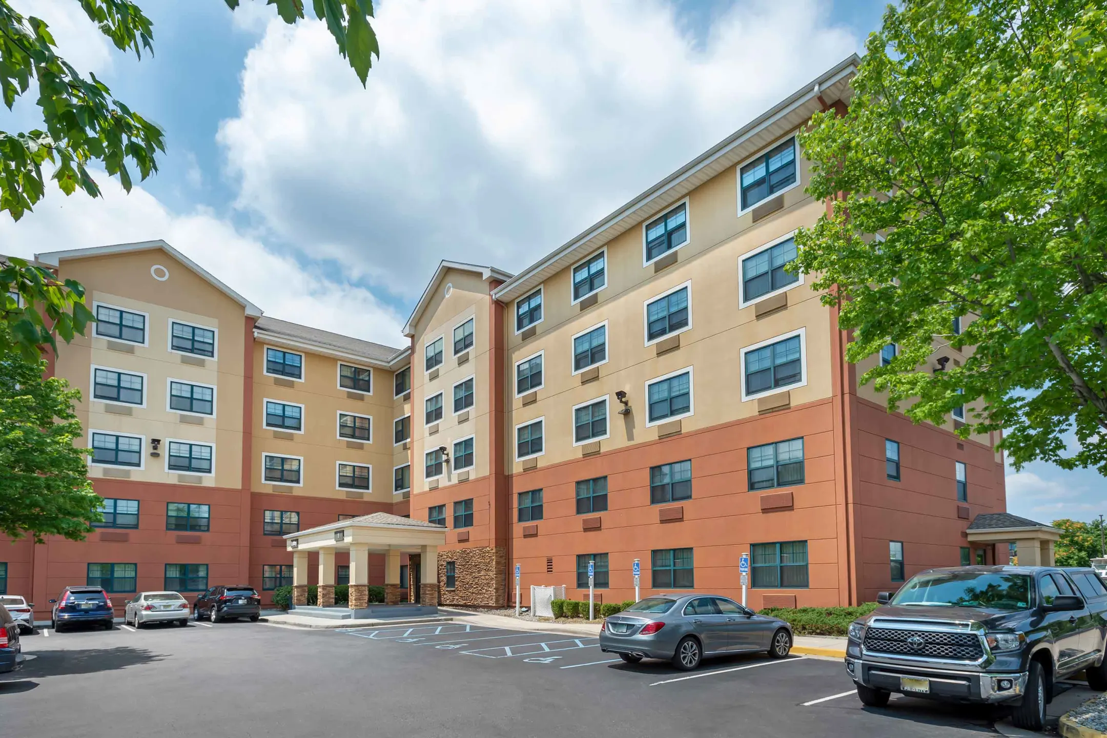 Furnished Studio - Secaucus - Meadowlands Apartments - Secaucus, NJ 07094