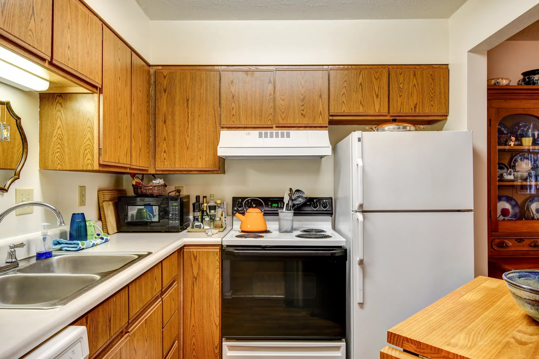 Kitchen - Hickory Knoll Apartments - Anderson, IN